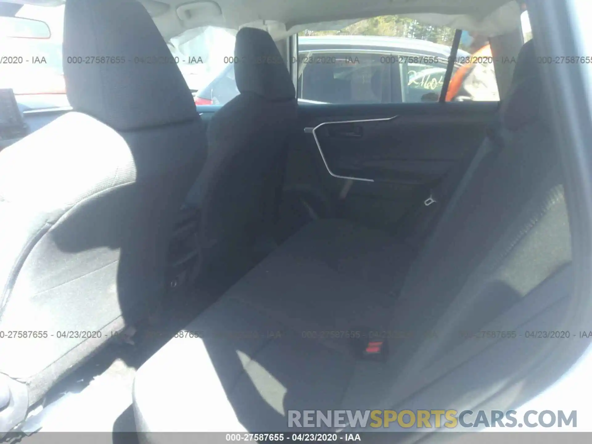 8 Photograph of a damaged car 2T3F1RFV9KW028912 TOYOTA RAV4 2019