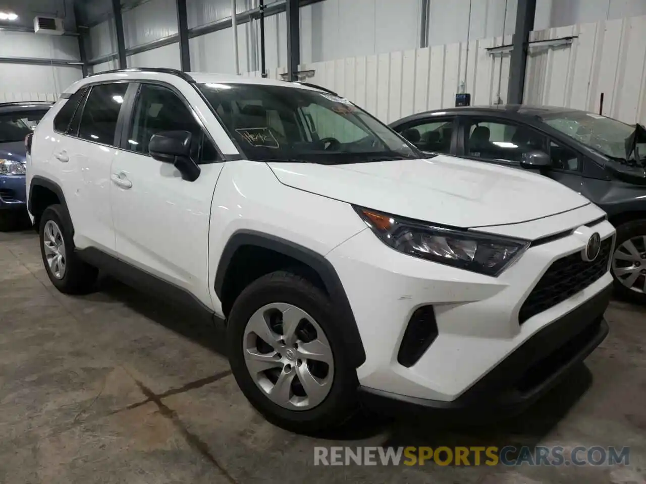 1 Photograph of a damaged car 2T3F1RFV9KW030109 TOYOTA RAV4 2019