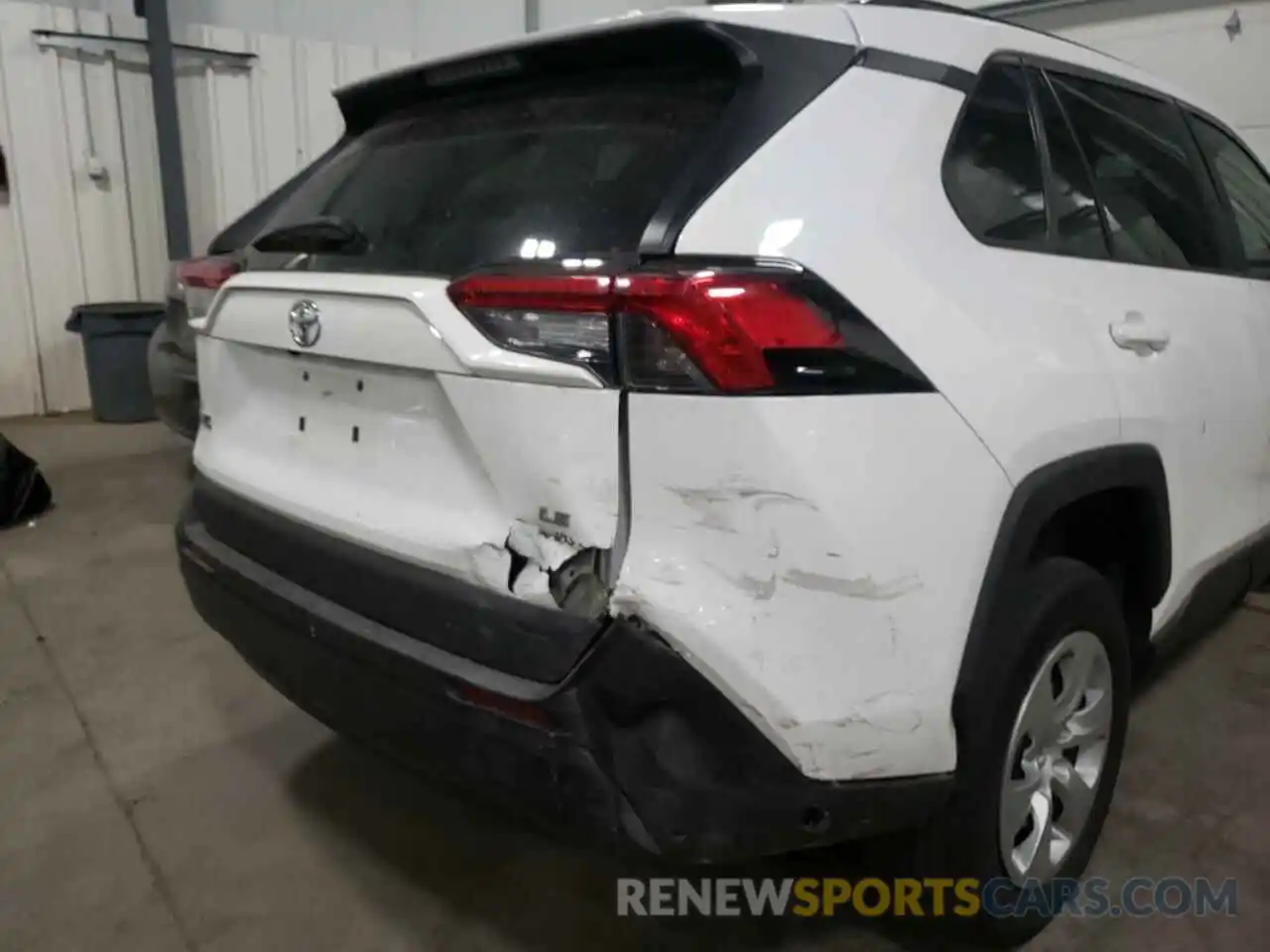 9 Photograph of a damaged car 2T3F1RFV9KW030109 TOYOTA RAV4 2019