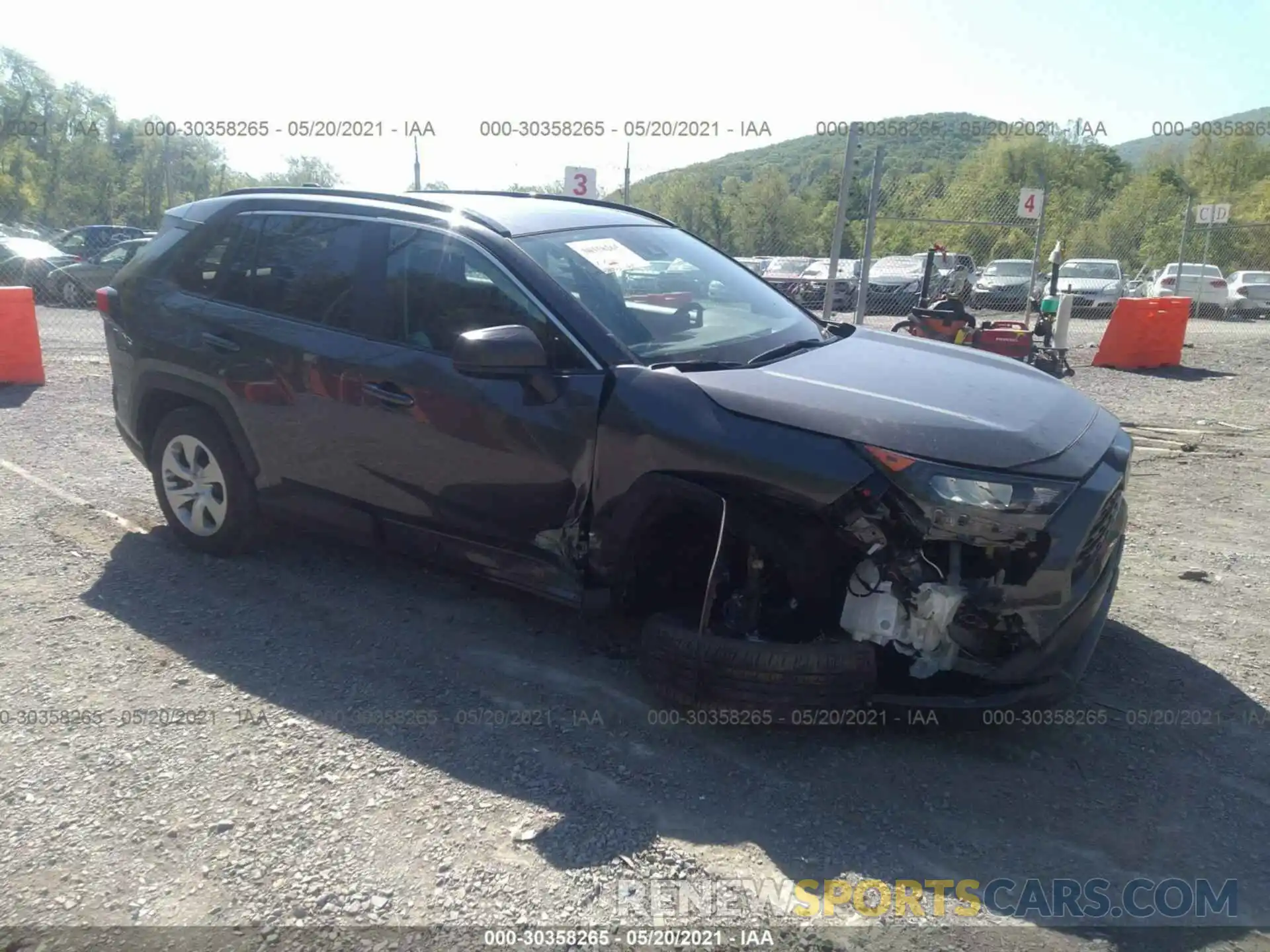 1 Photograph of a damaged car 2T3F1RFV9KW071338 TOYOTA RAV4 2019