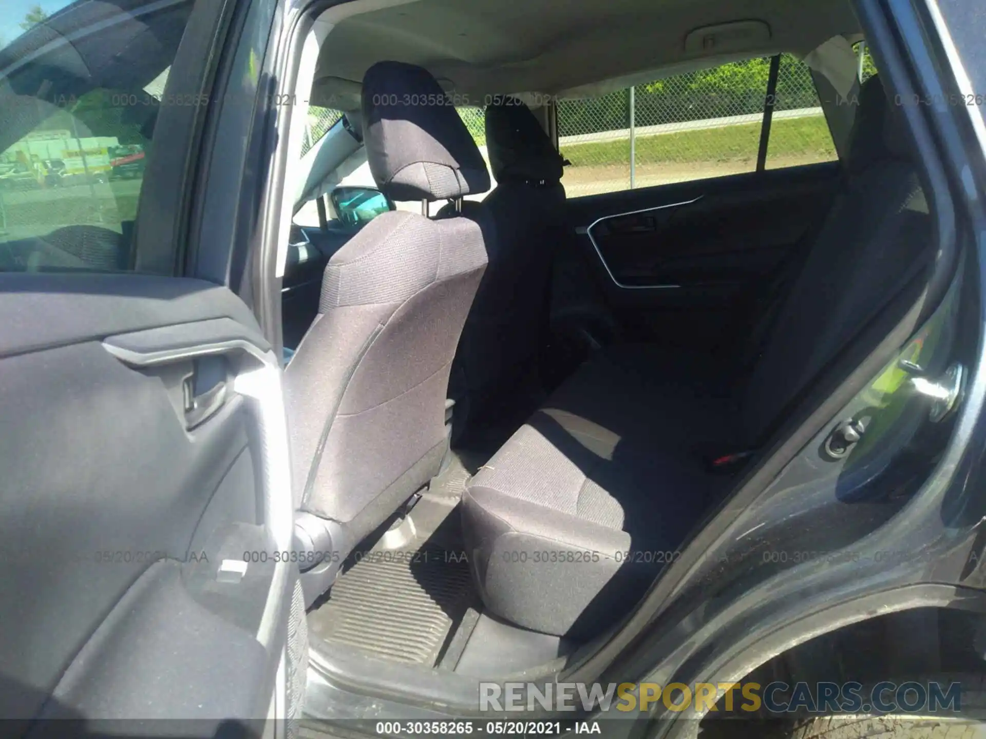 8 Photograph of a damaged car 2T3F1RFV9KW071338 TOYOTA RAV4 2019