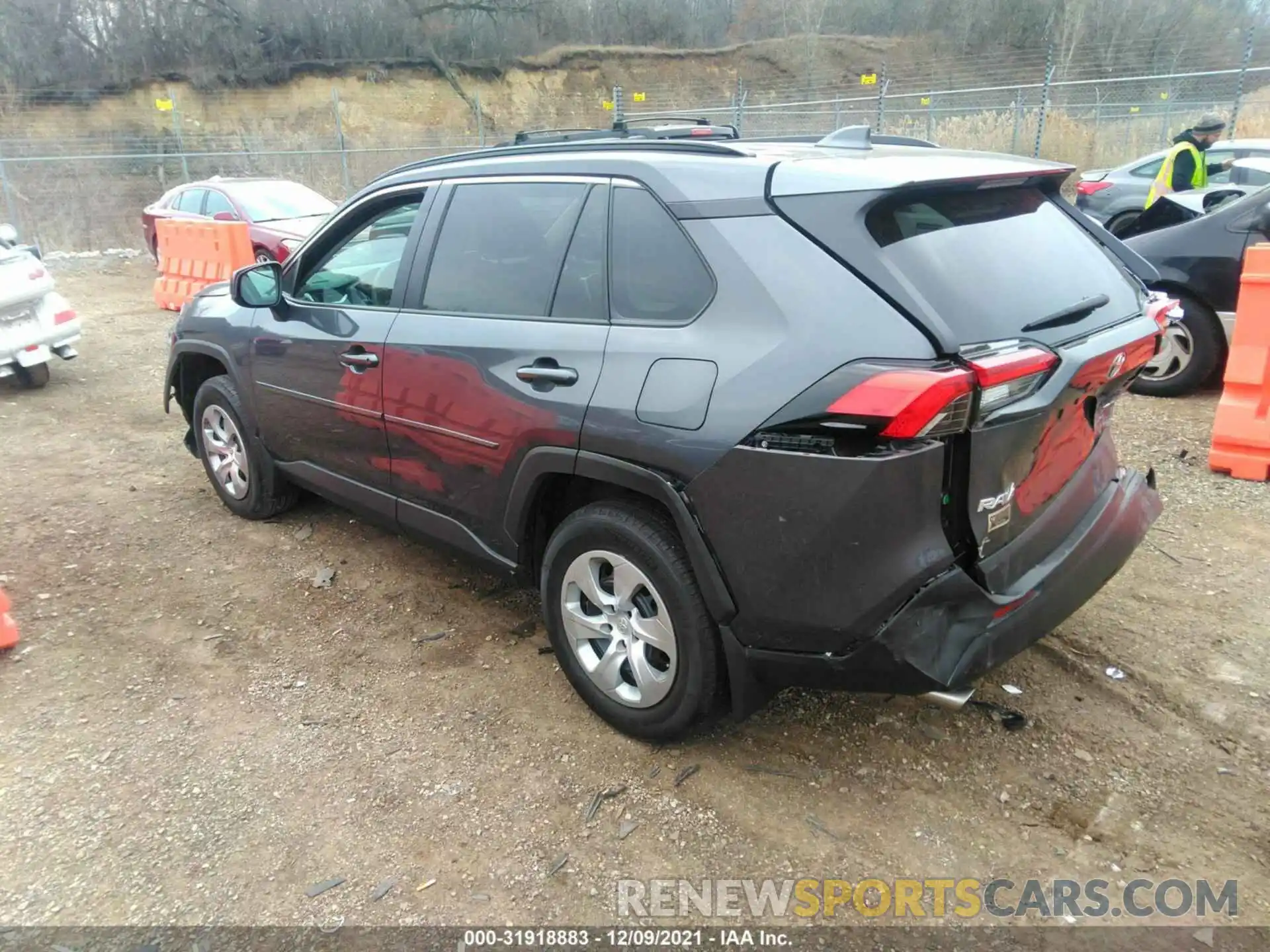 2 Фотография поврежденного автомобиля 2T3F1RFV9KW071985 TOYOTA RAV4 2019