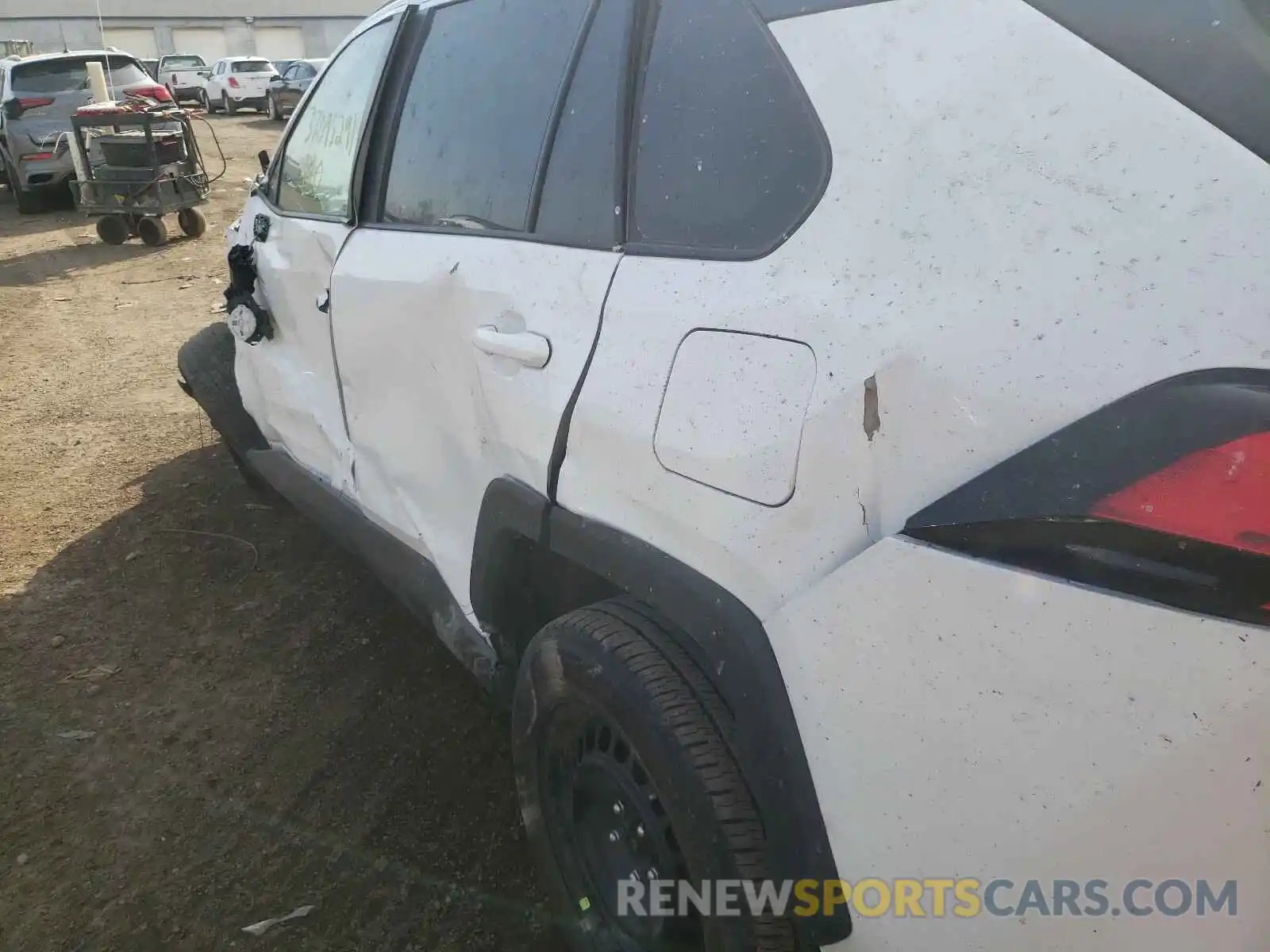 10 Photograph of a damaged car 2T3F1RFV9KW083828 TOYOTA RAV4 2019