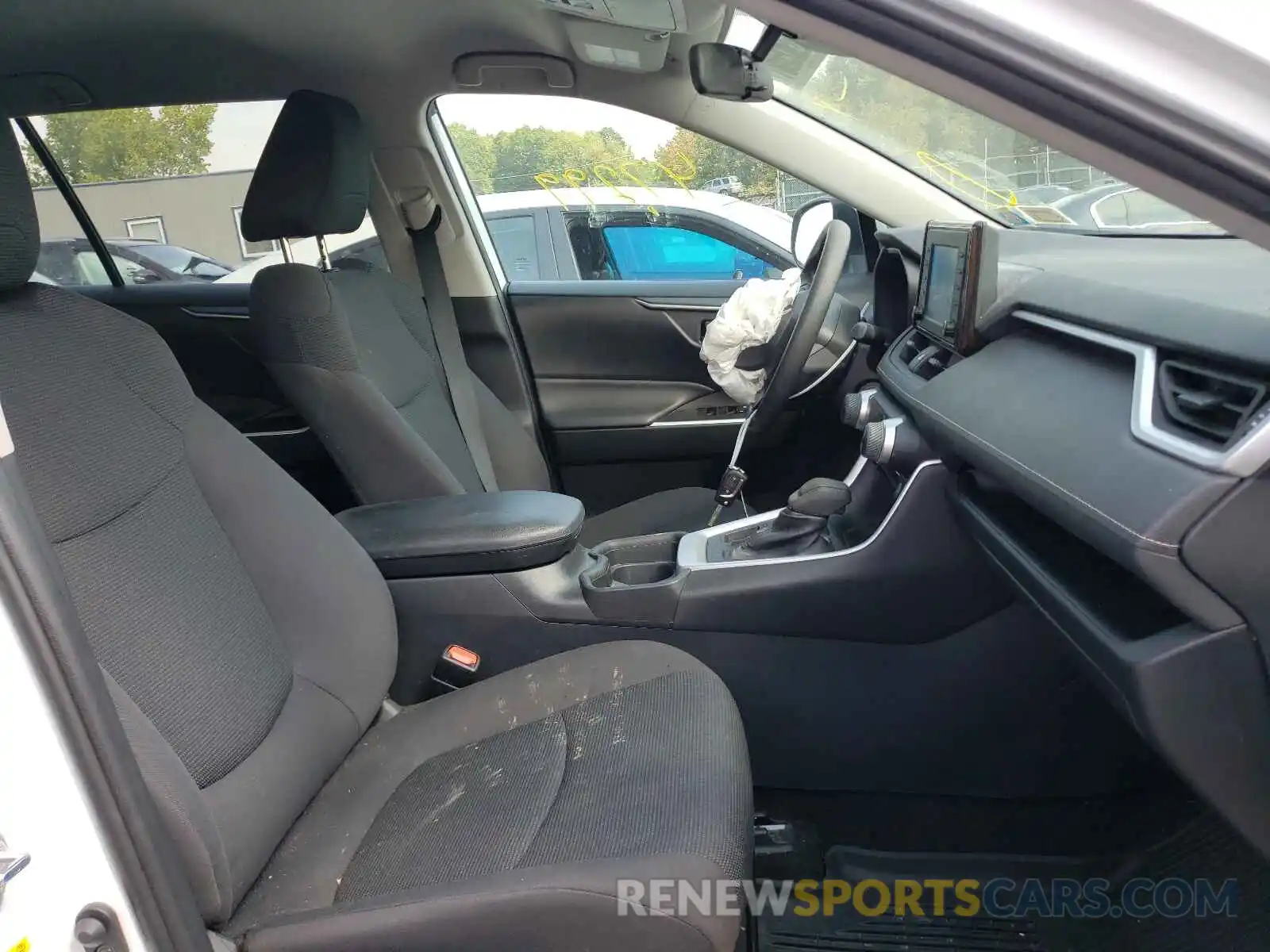 5 Photograph of a damaged car 2T3F1RFVXKW005140 TOYOTA RAV4 2019