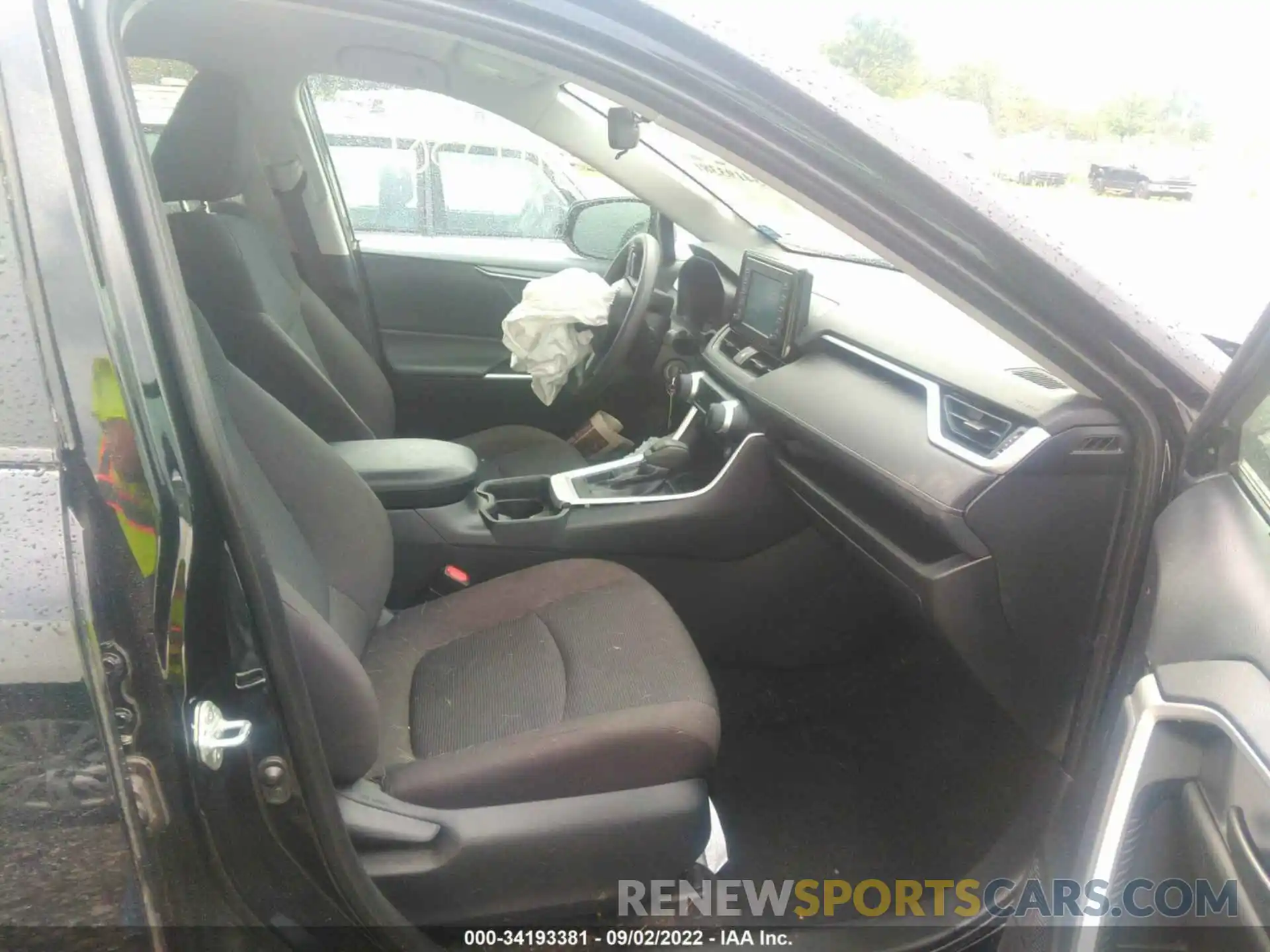 5 Photograph of a damaged car 2T3F1RFVXKW075480 TOYOTA RAV4 2019