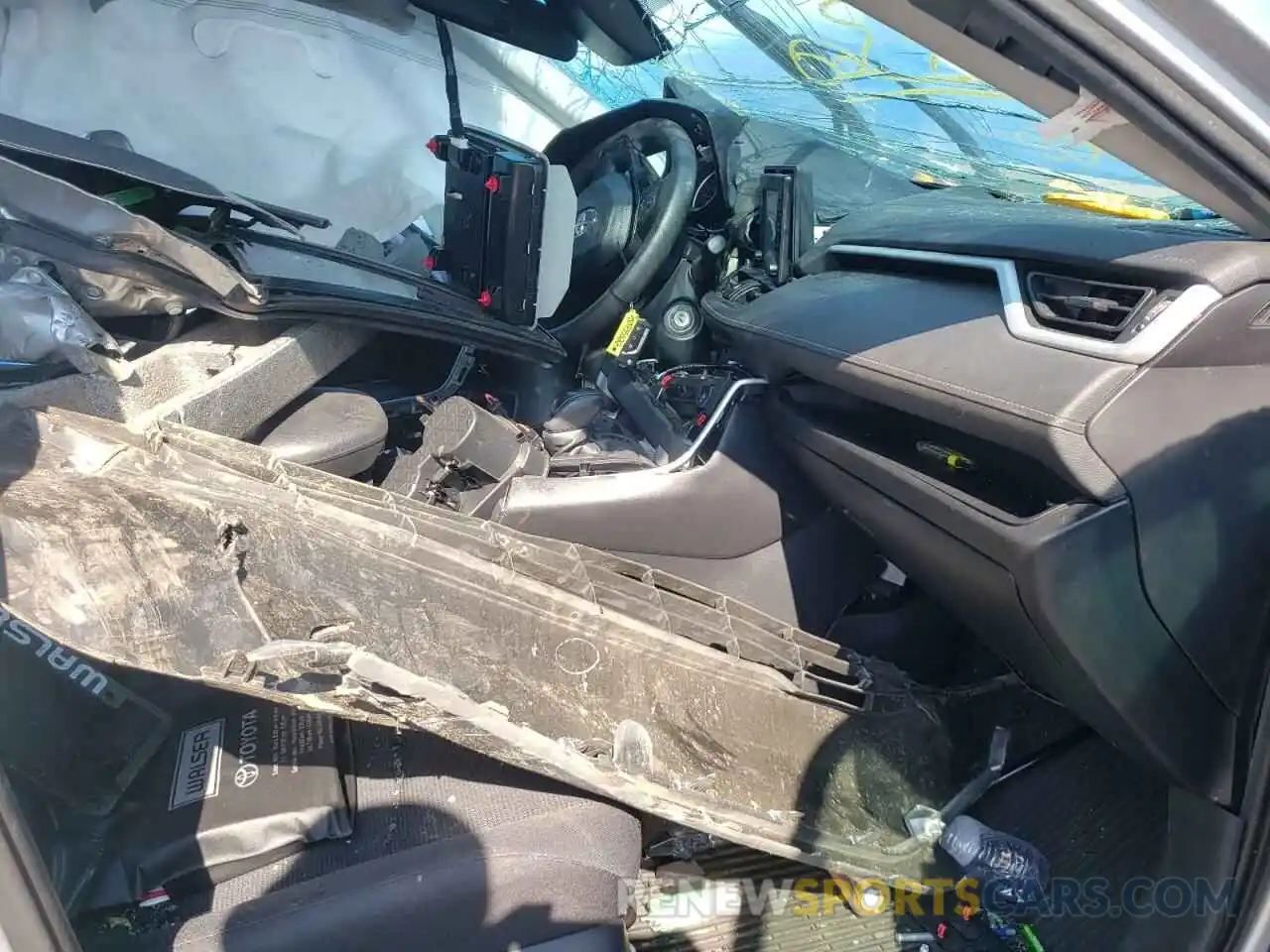 5 Photograph of a damaged car 2T3F1RFVXKW082106 TOYOTA RAV4 2019