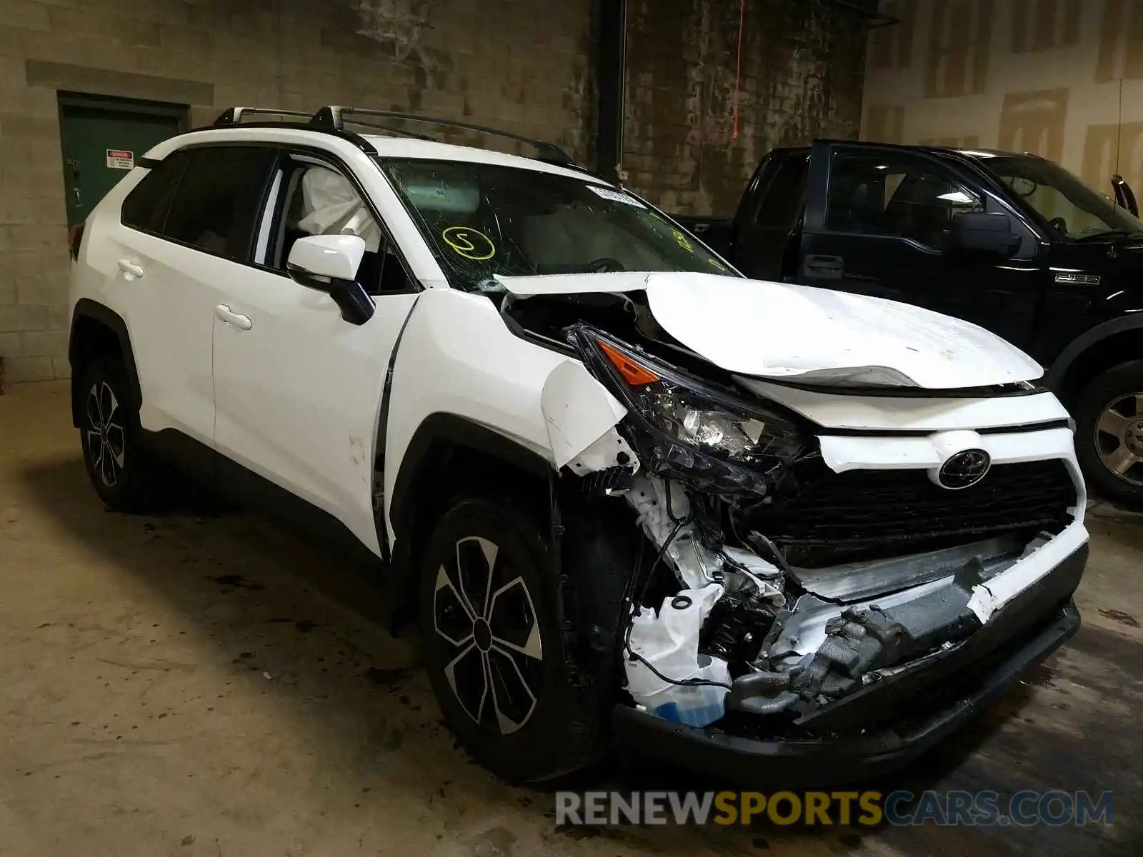 1 Photograph of a damaged car 2T3G1RFV0KC013124 TOYOTA RAV4 2019