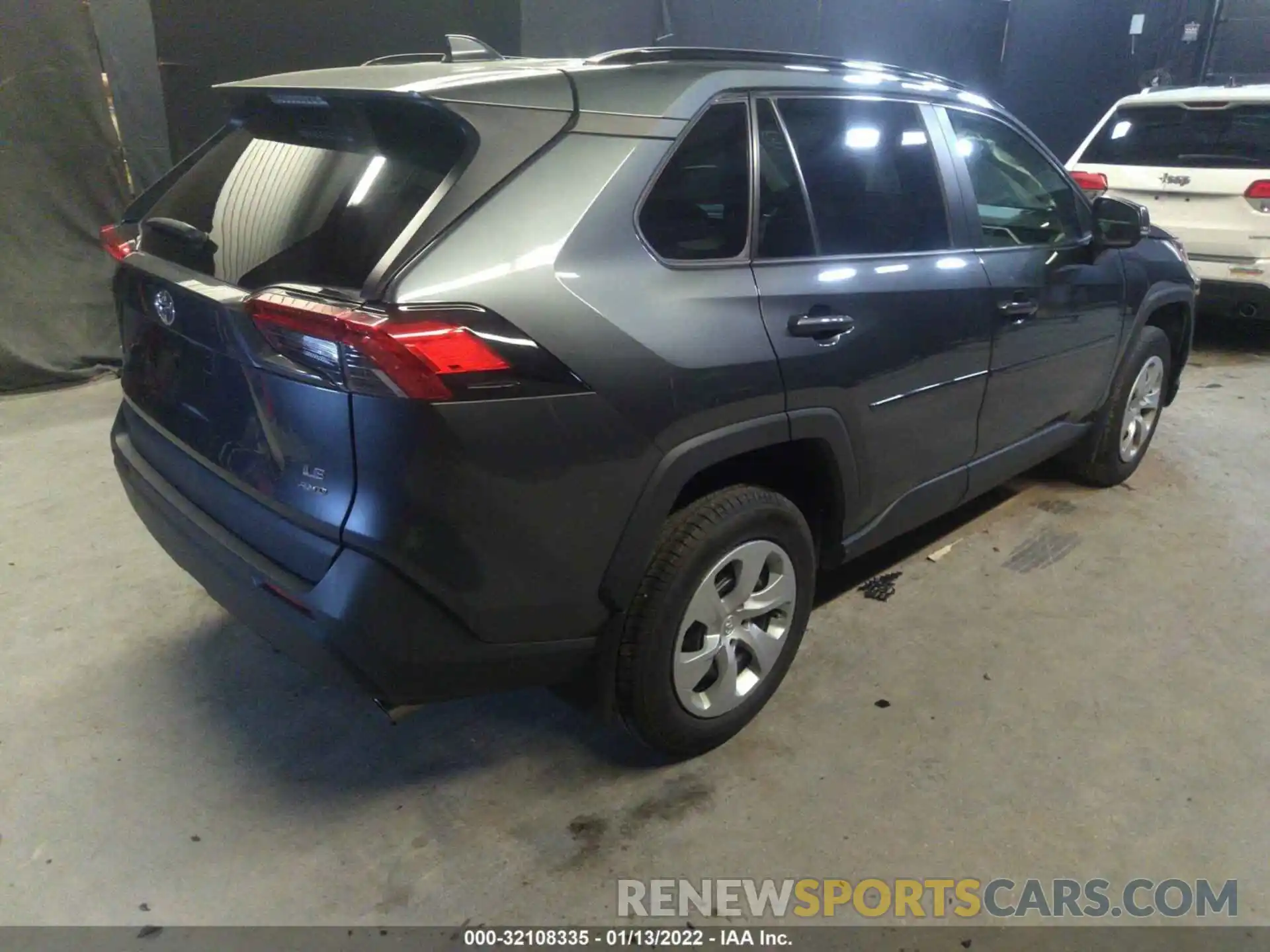 4 Photograph of a damaged car 2T3G1RFV0KC033504 TOYOTA RAV4 2019