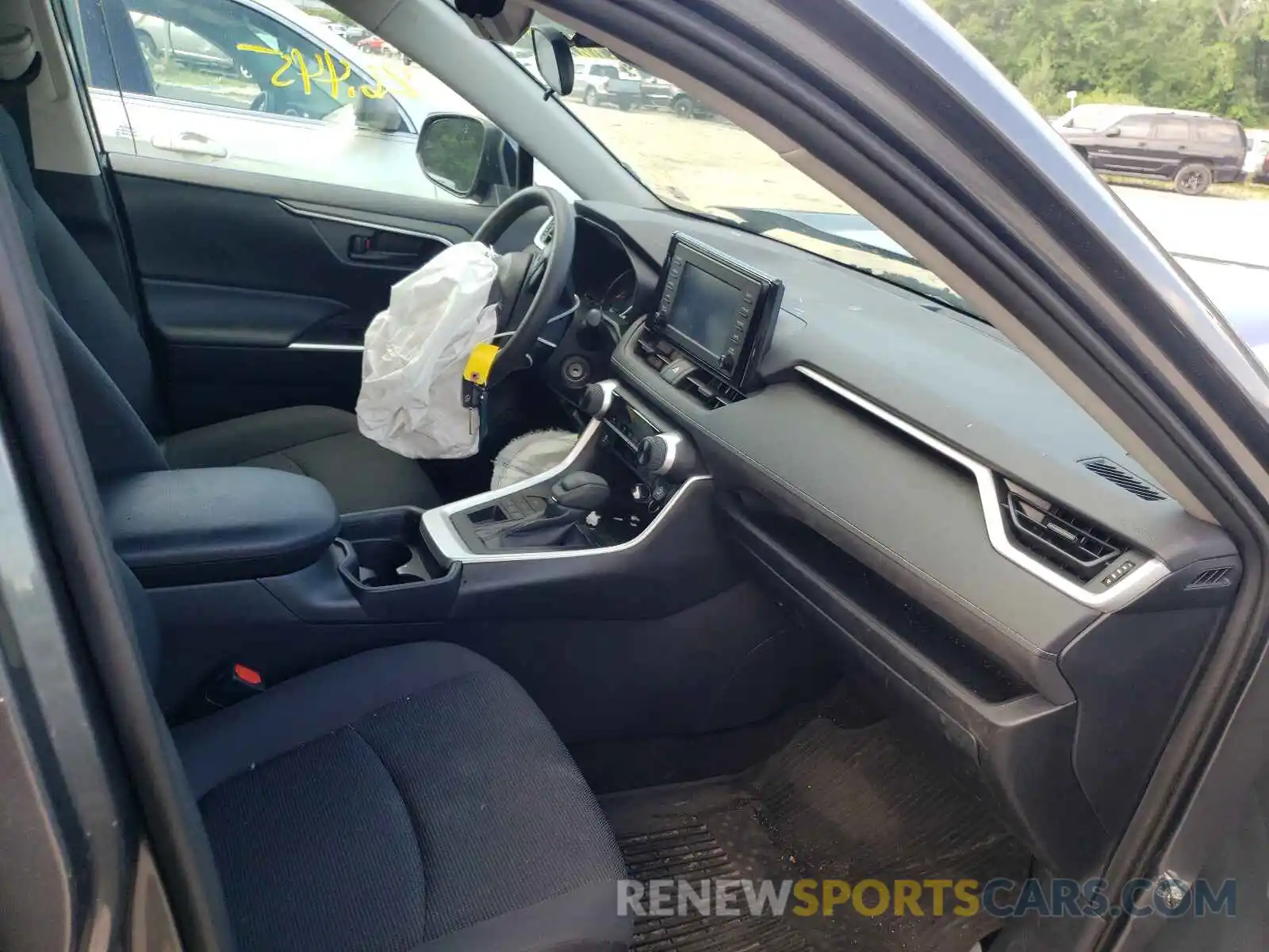 5 Photograph of a damaged car 2T3G1RFV0KC049170 TOYOTA RAV4 2019