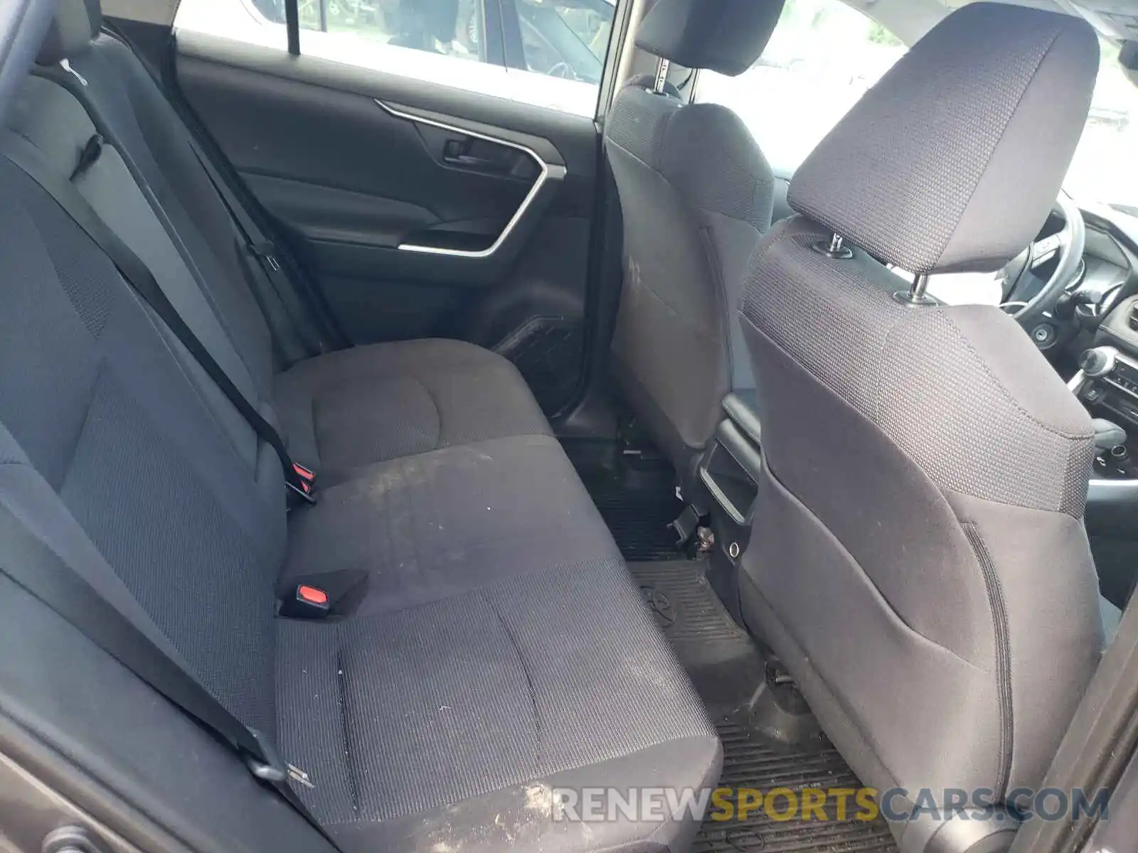 6 Photograph of a damaged car 2T3G1RFV0KC049170 TOYOTA RAV4 2019