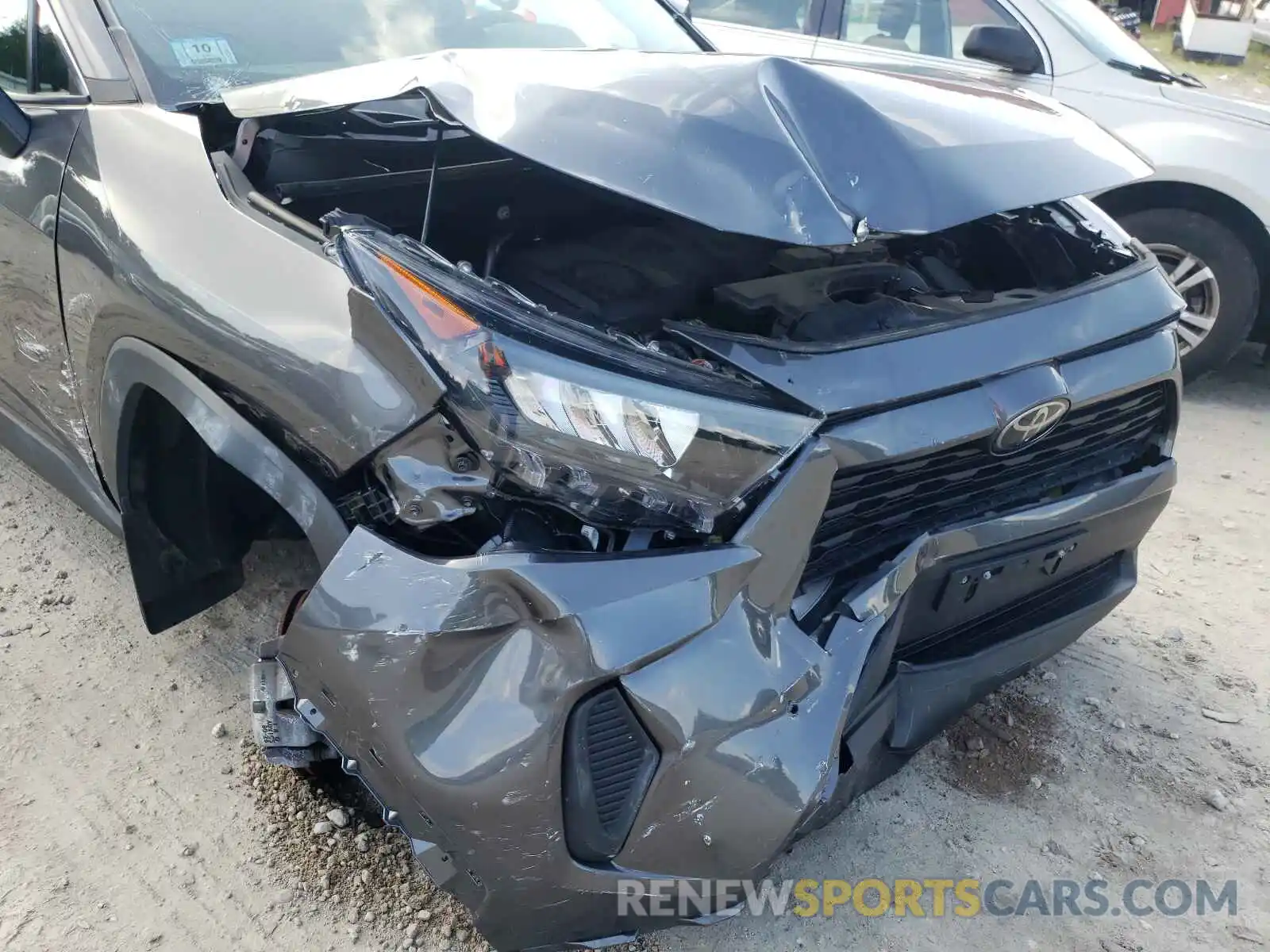 9 Photograph of a damaged car 2T3G1RFV0KC049170 TOYOTA RAV4 2019