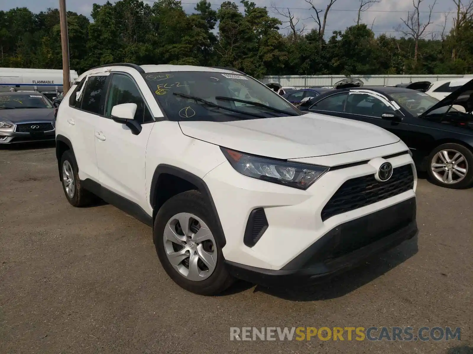 1 Photograph of a damaged car 2T3G1RFV0KW010254 TOYOTA RAV4 2019