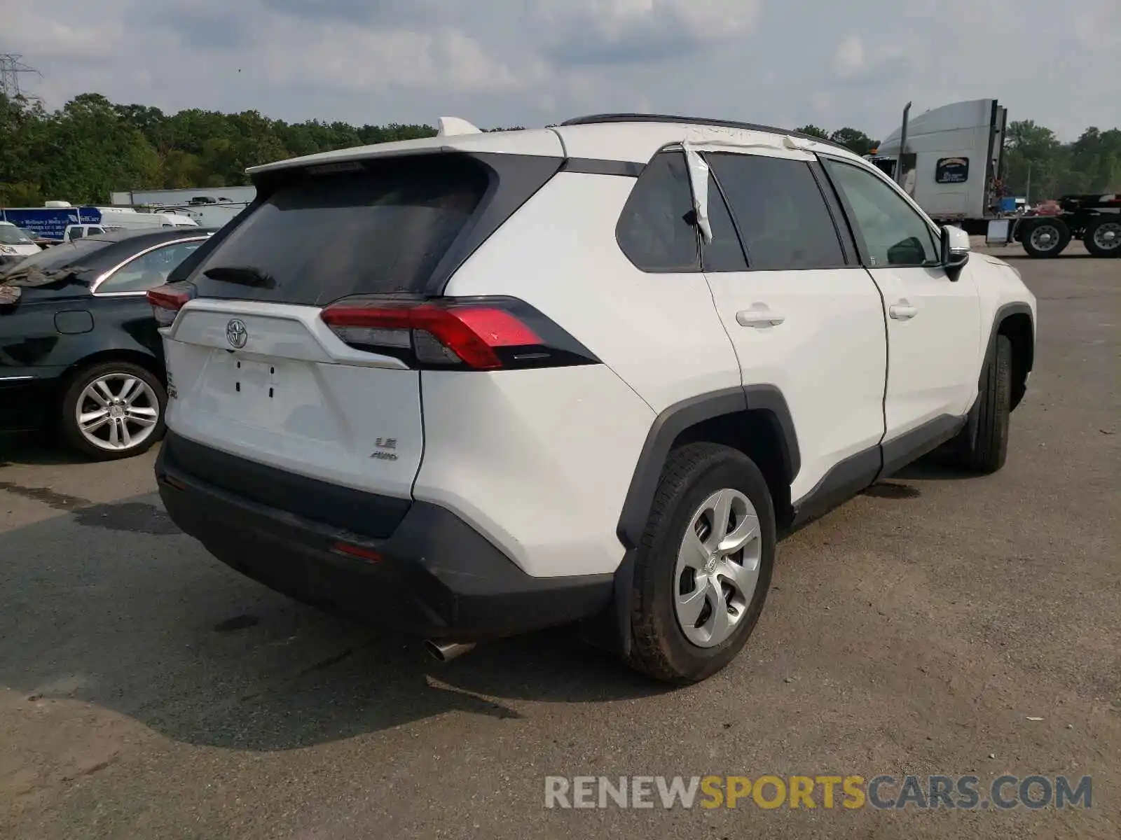 4 Photograph of a damaged car 2T3G1RFV0KW010254 TOYOTA RAV4 2019