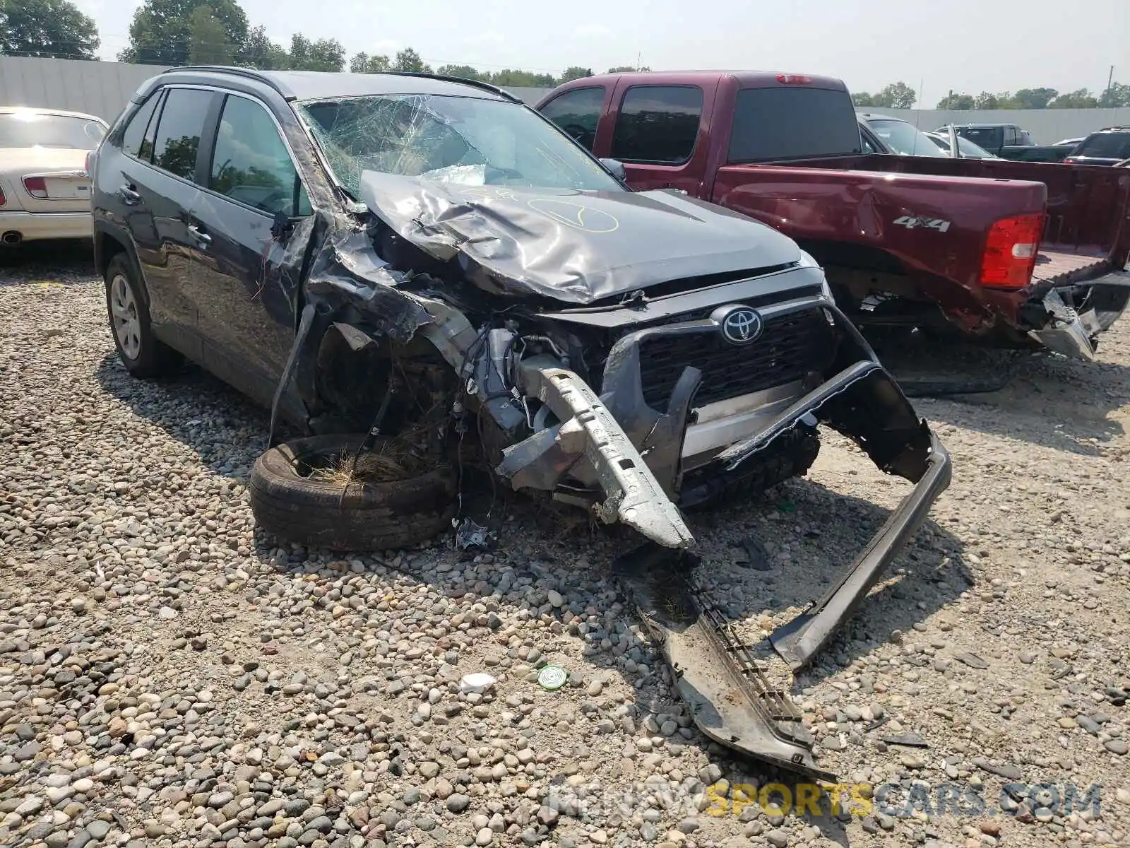 1 Photograph of a damaged car 2T3G1RFV0KW013106 TOYOTA RAV4 2019