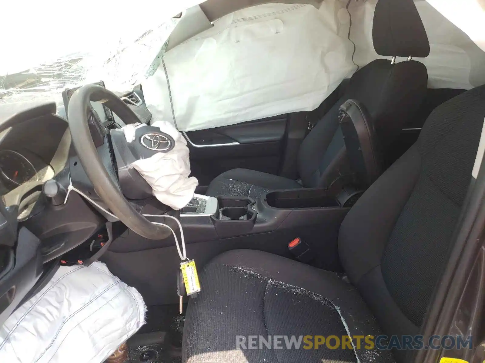 5 Photograph of a damaged car 2T3G1RFV0KW013106 TOYOTA RAV4 2019