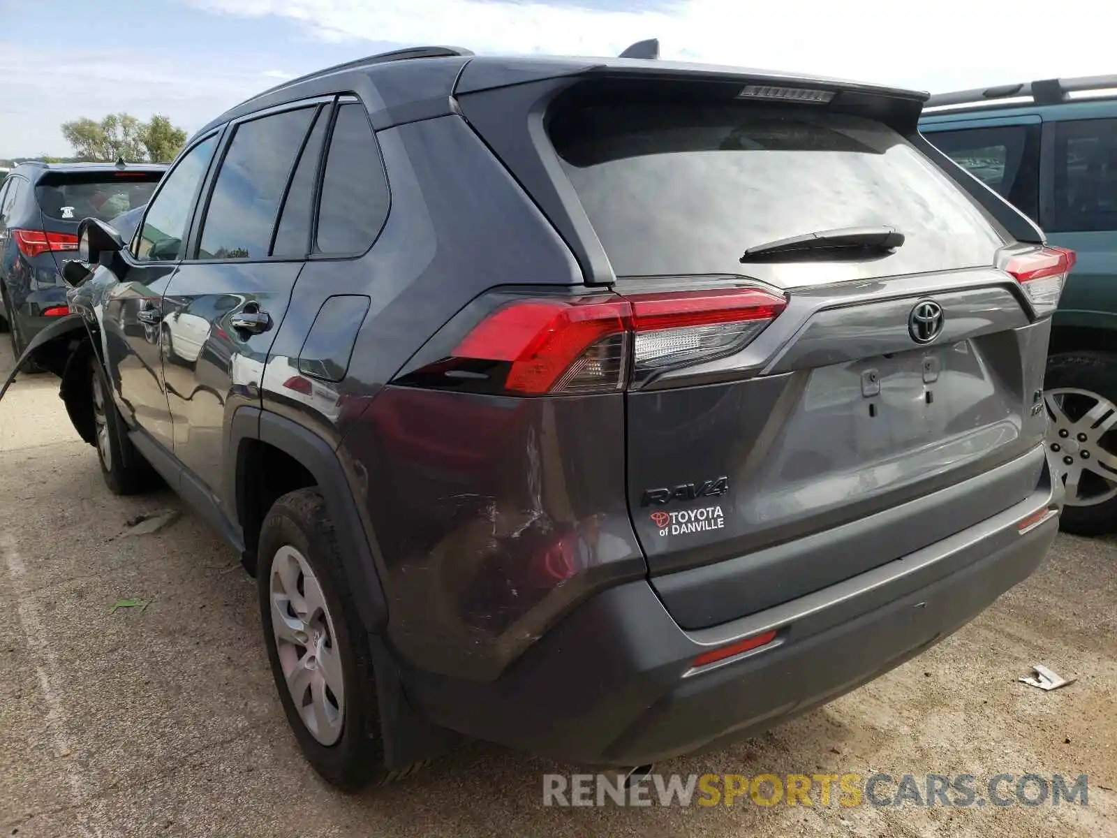 3 Photograph of a damaged car 2T3G1RFV0KW019441 TOYOTA RAV4 2019