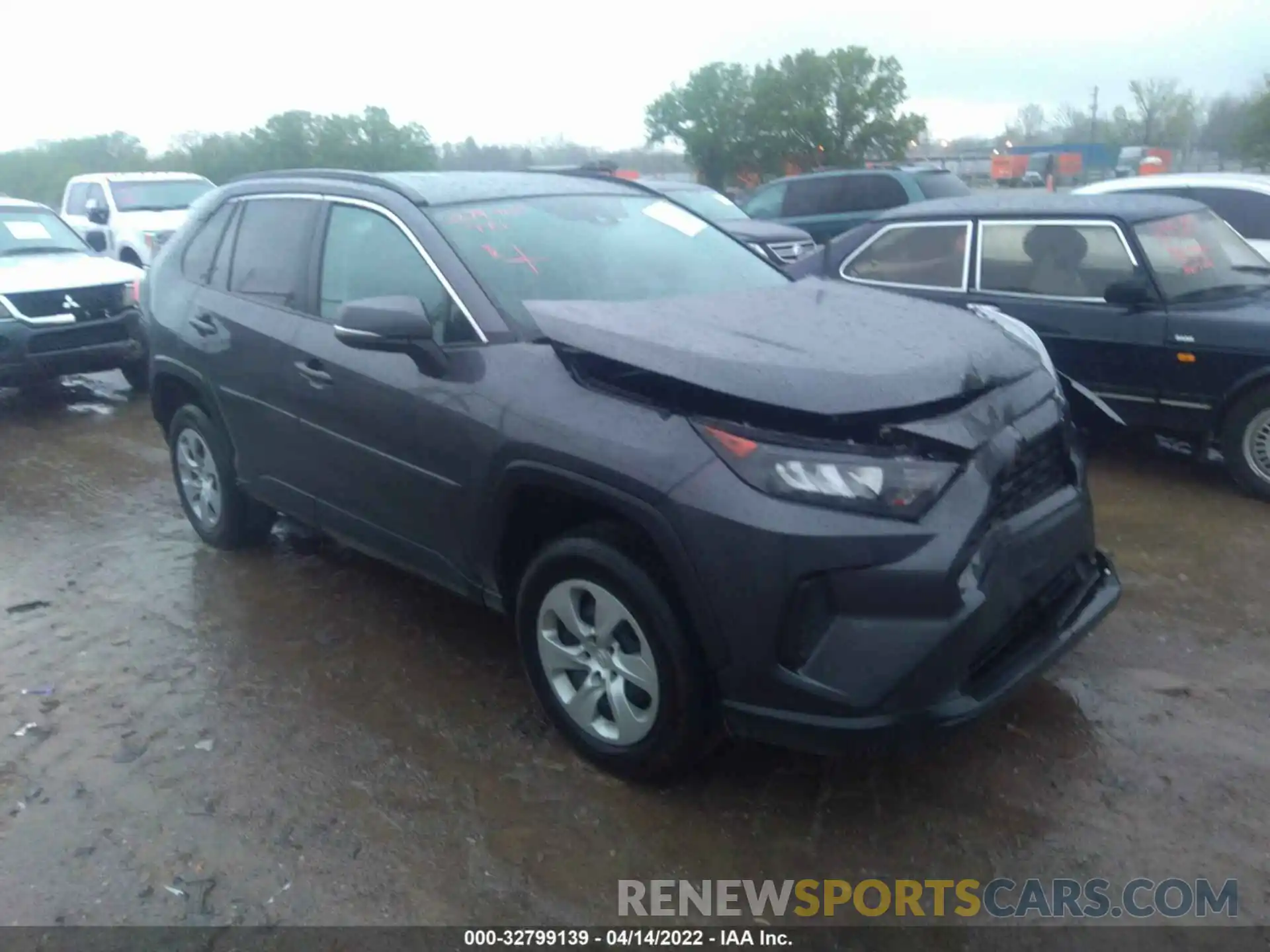 1 Photograph of a damaged car 2T3G1RFV0KW075072 TOYOTA RAV4 2019