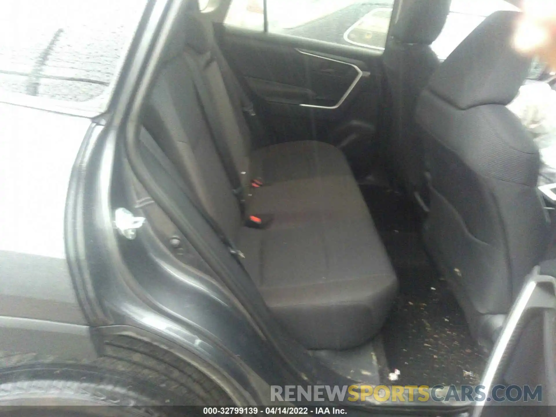 8 Photograph of a damaged car 2T3G1RFV0KW075072 TOYOTA RAV4 2019