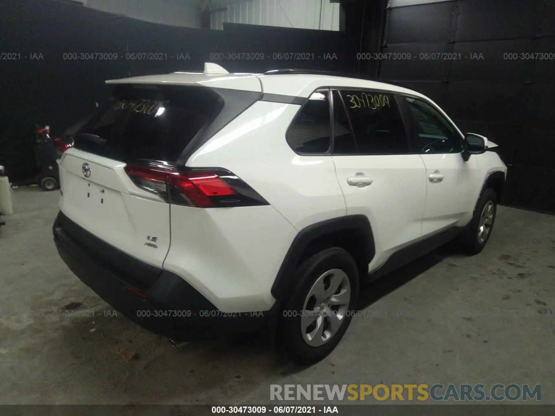 4 Photograph of a damaged car 2T3G1RFV1KC015707 TOYOTA RAV4 2019