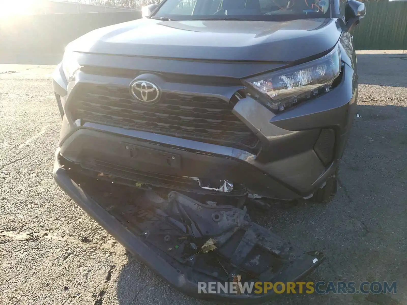 9 Photograph of a damaged car 2T3G1RFV1KC030367 TOYOTA RAV4 2019