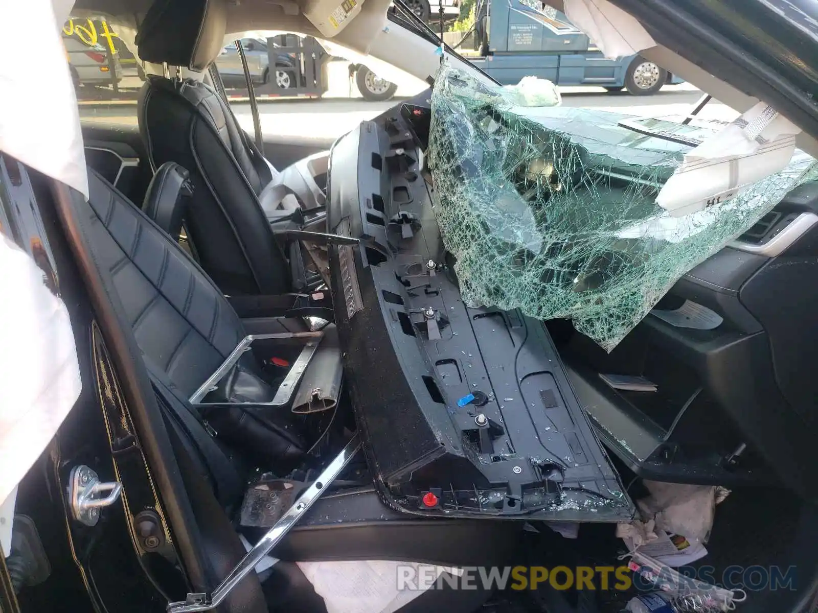 5 Photograph of a damaged car 2T3G1RFV1KC052708 TOYOTA RAV4 2019