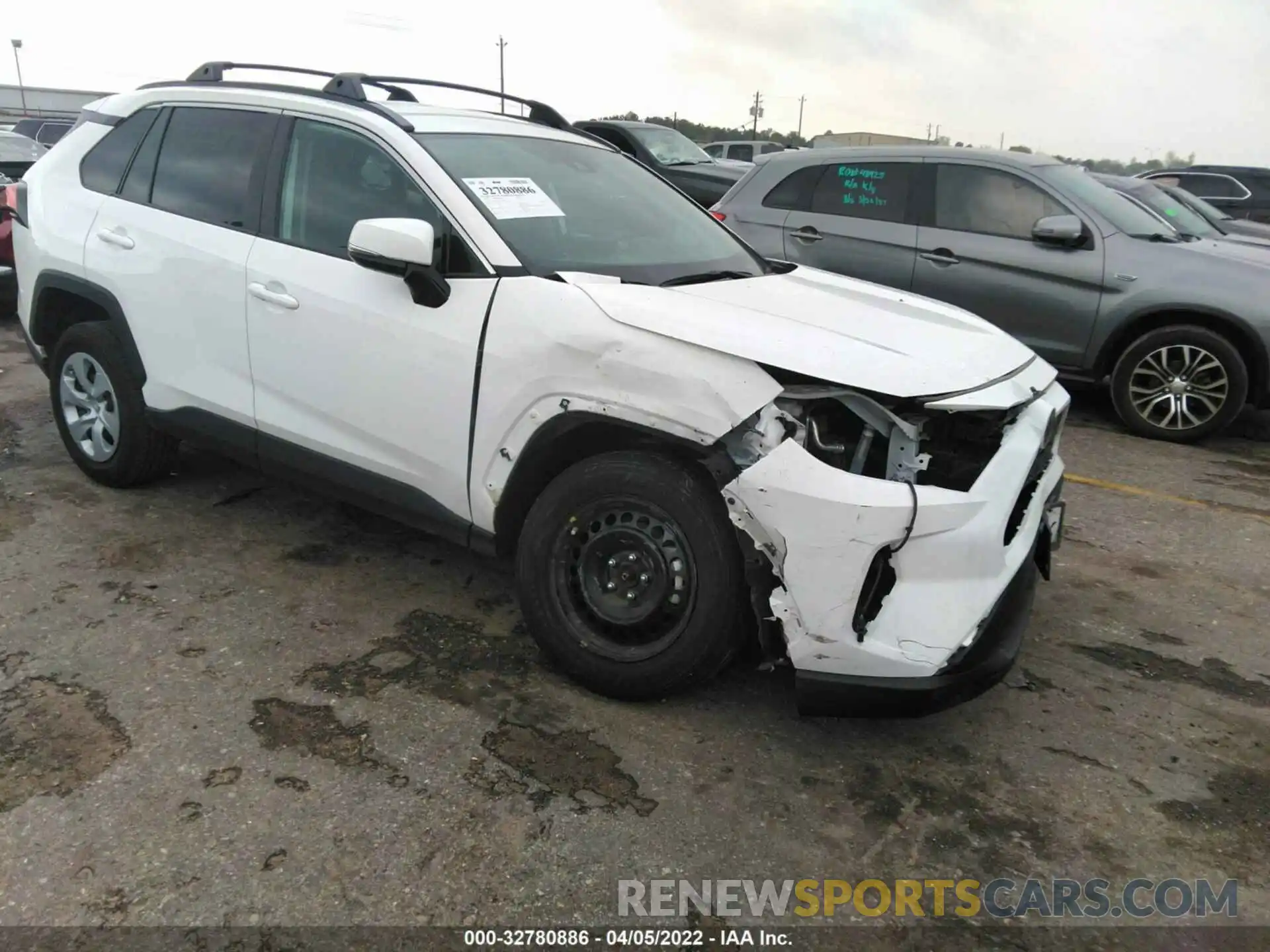 1 Photograph of a damaged car 2T3G1RFV1KC055480 TOYOTA RAV4 2019