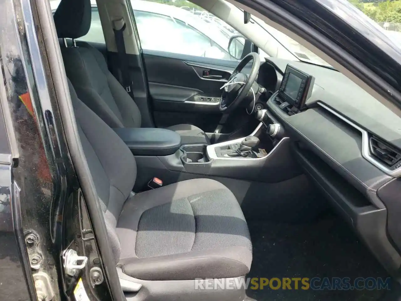 5 Photograph of a damaged car 2T3G1RFV1KW001434 TOYOTA RAV4 2019