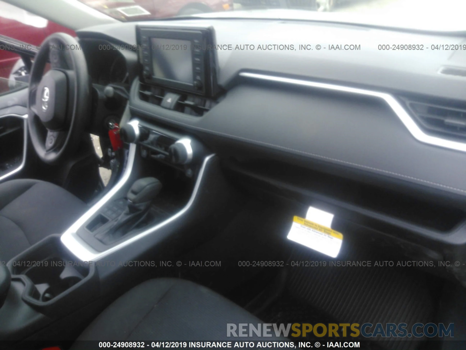 5 Photograph of a damaged car 2T3G1RFV1KW010098 TOYOTA RAV4 2019