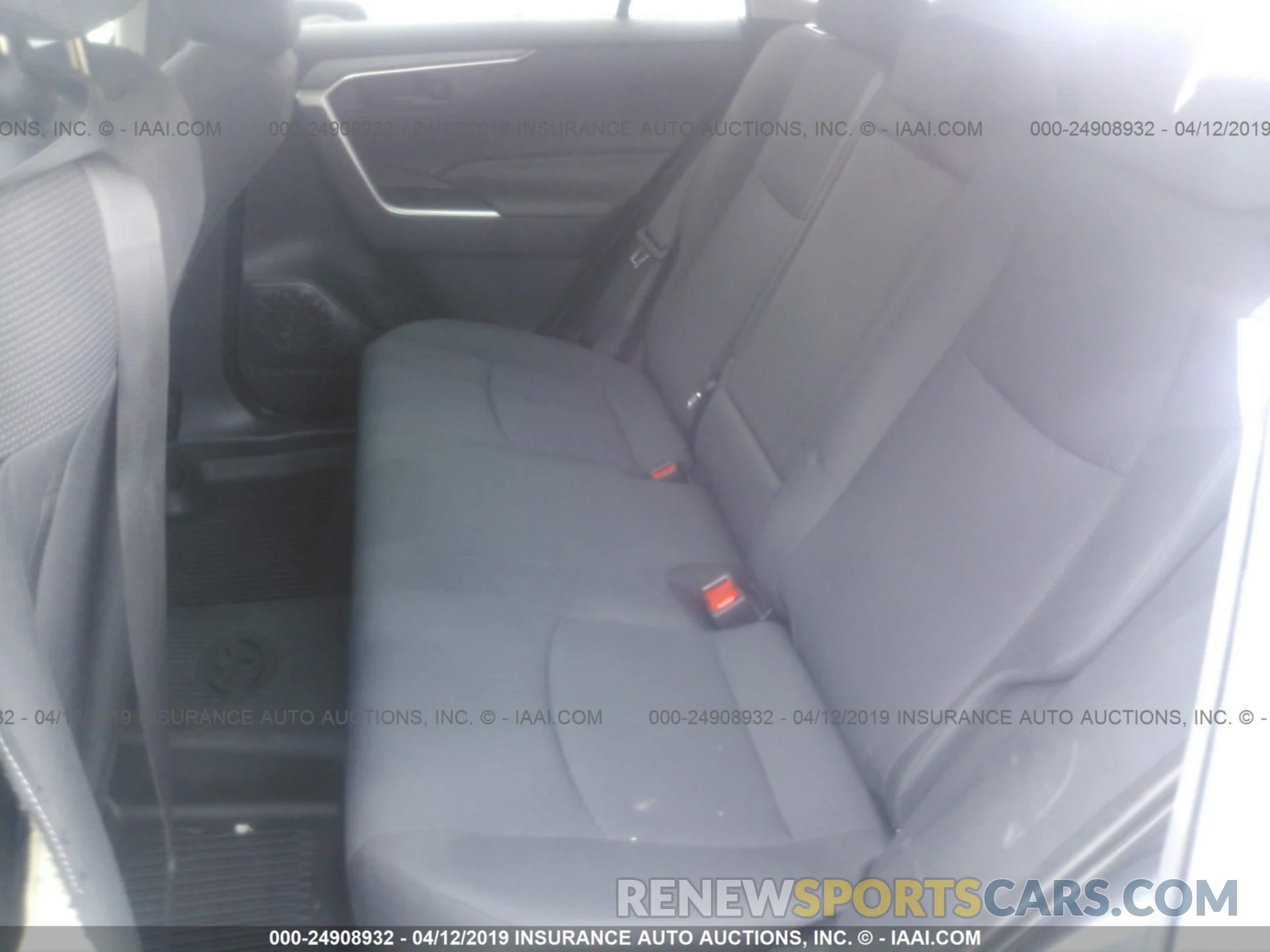 8 Photograph of a damaged car 2T3G1RFV1KW010098 TOYOTA RAV4 2019