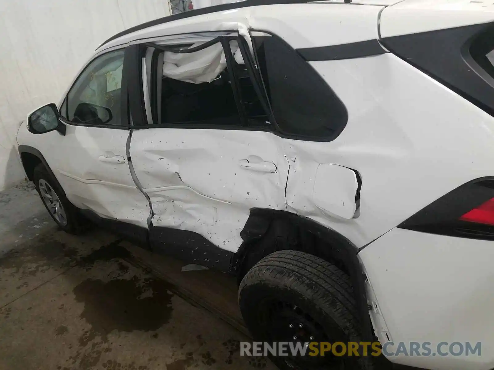 9 Photograph of a damaged car 2T3G1RFV1KW045613 TOYOTA RAV4 2019