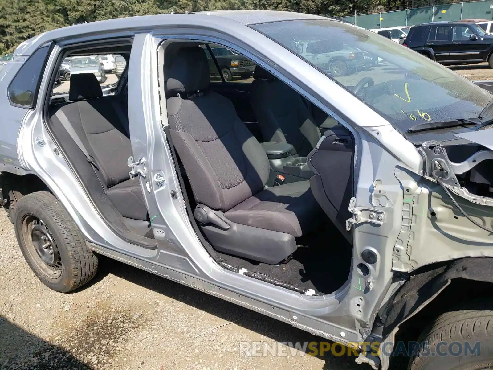 9 Photograph of a damaged car 2T3G1RFV1KW049581 TOYOTA RAV4 2019