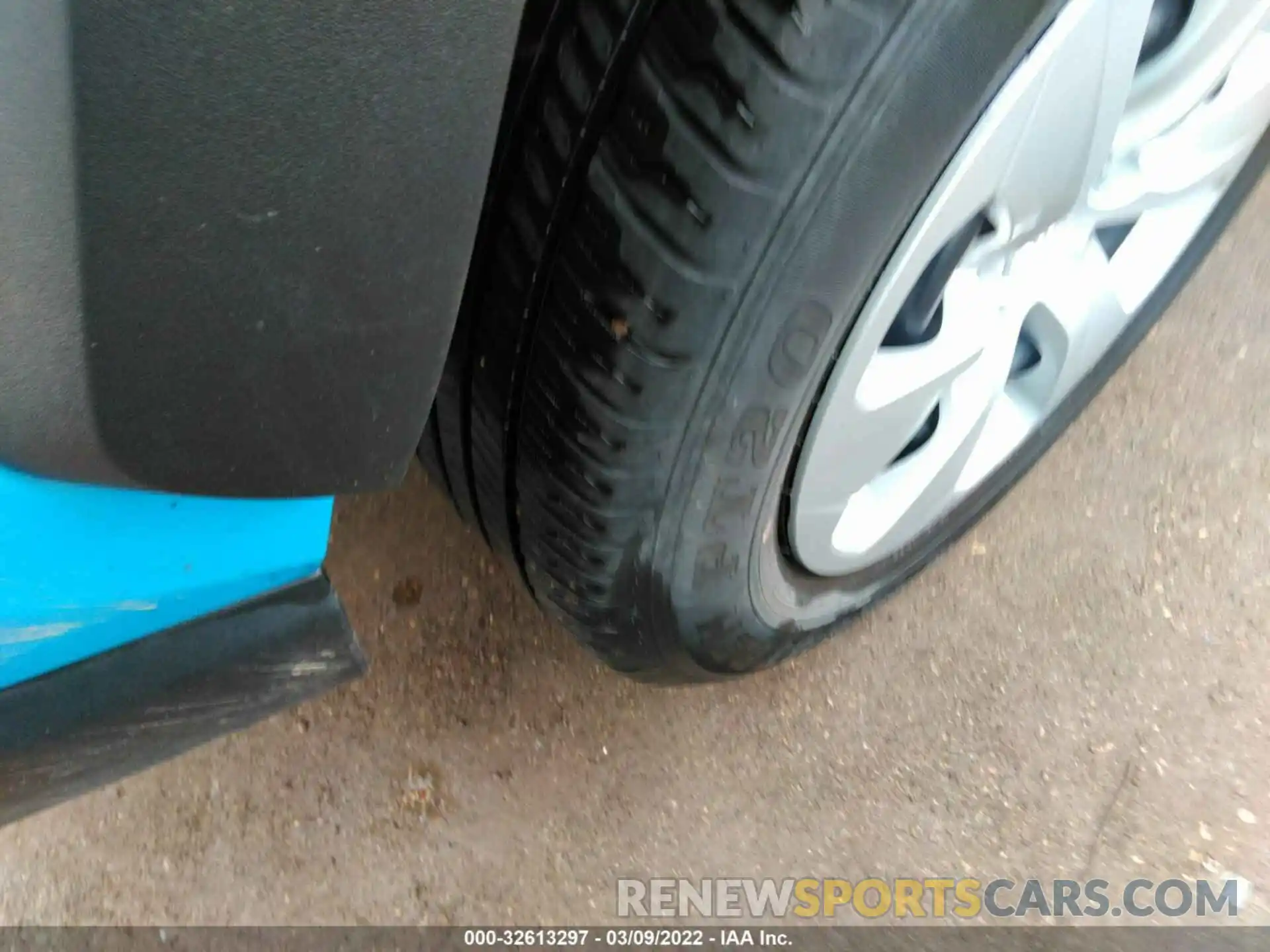 16 Photograph of a damaged car 2T3G1RFV1KW065022 TOYOTA RAV4 2019