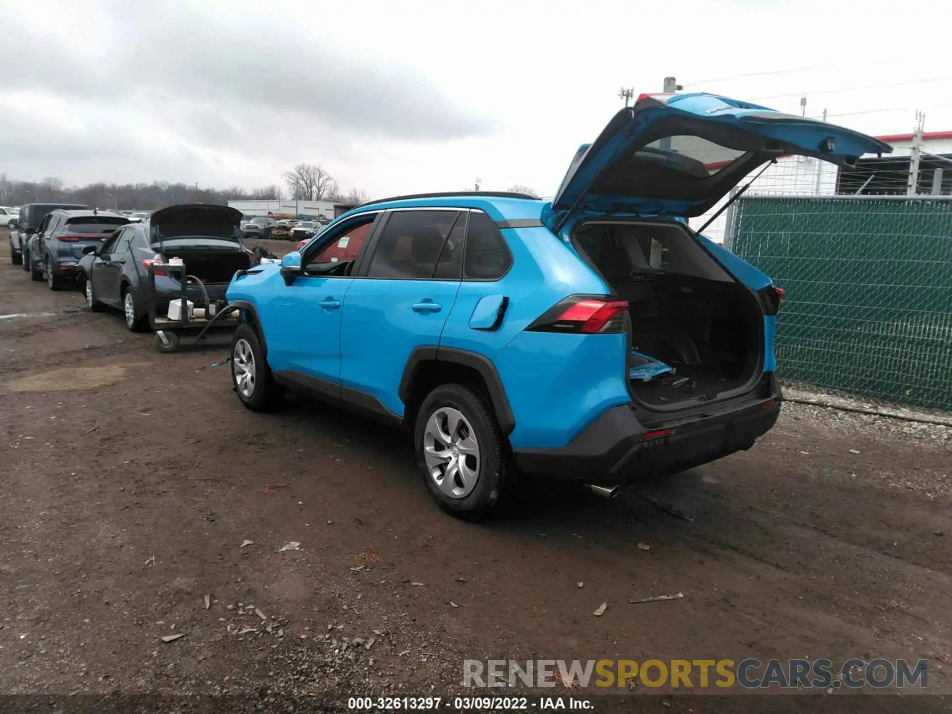 3 Фотография поврежденного автомобиля 2T3G1RFV1KW065022 TOYOTA RAV4 2019