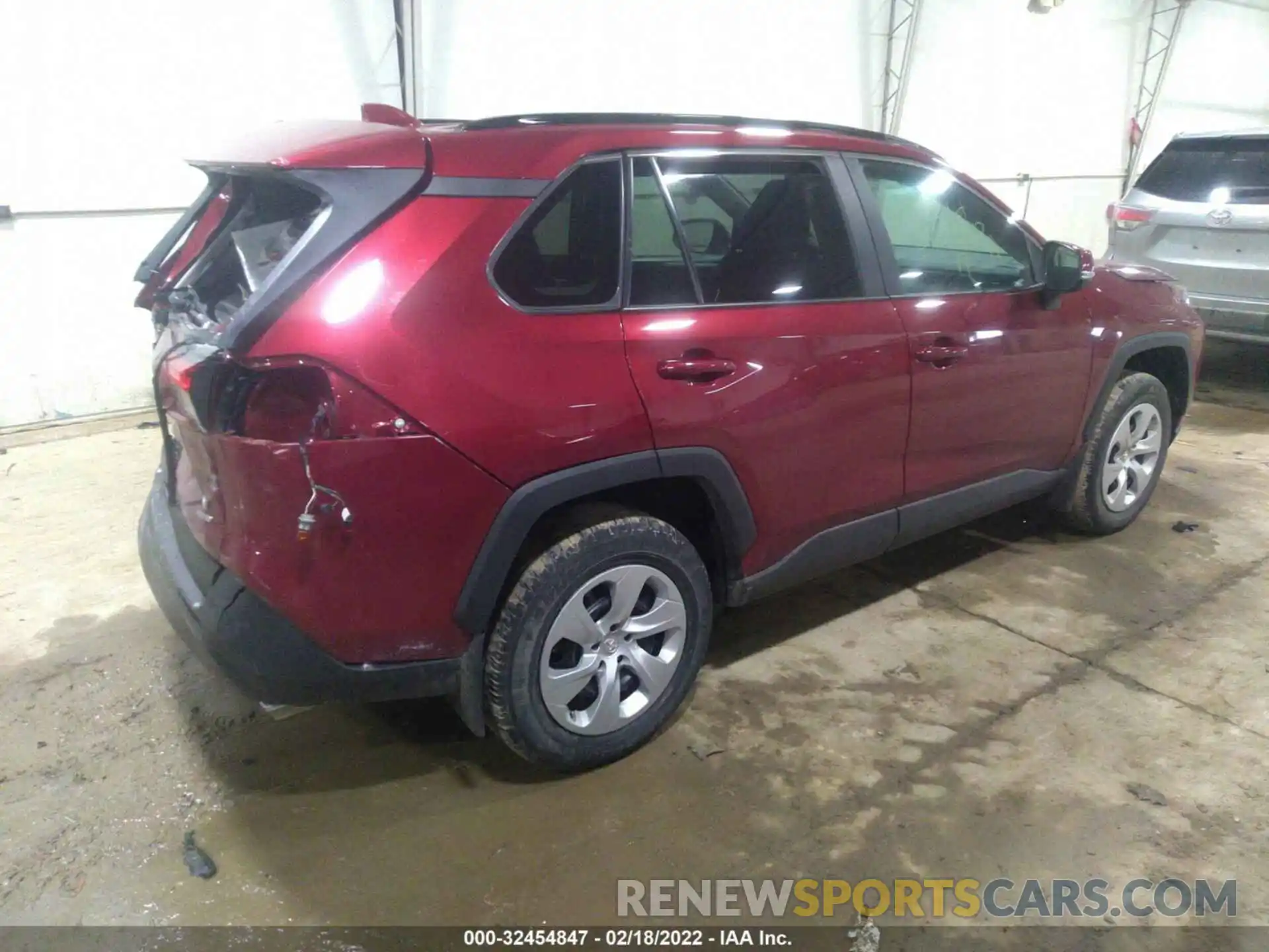 4 Photograph of a damaged car 2T3G1RFV1KW080409 TOYOTA RAV4 2019