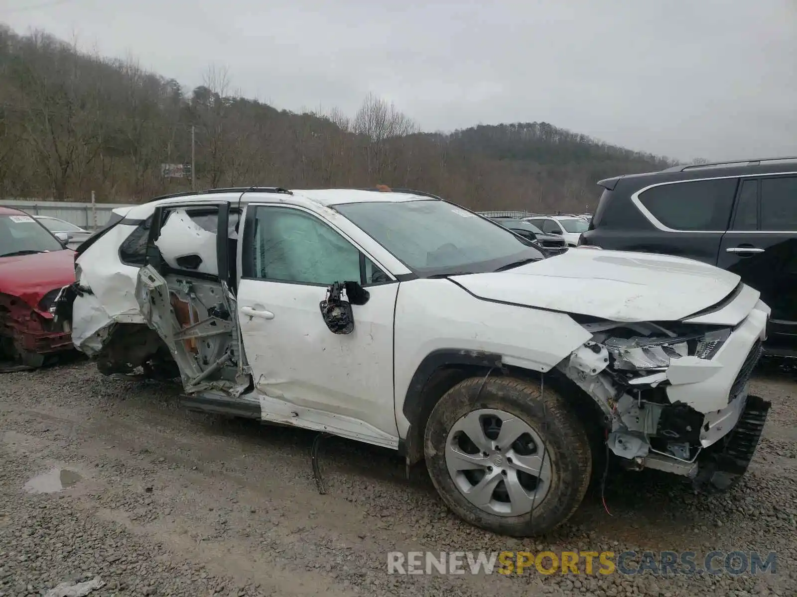 9 Photograph of a damaged car 2T3G1RFV1KW080605 TOYOTA RAV4 2019