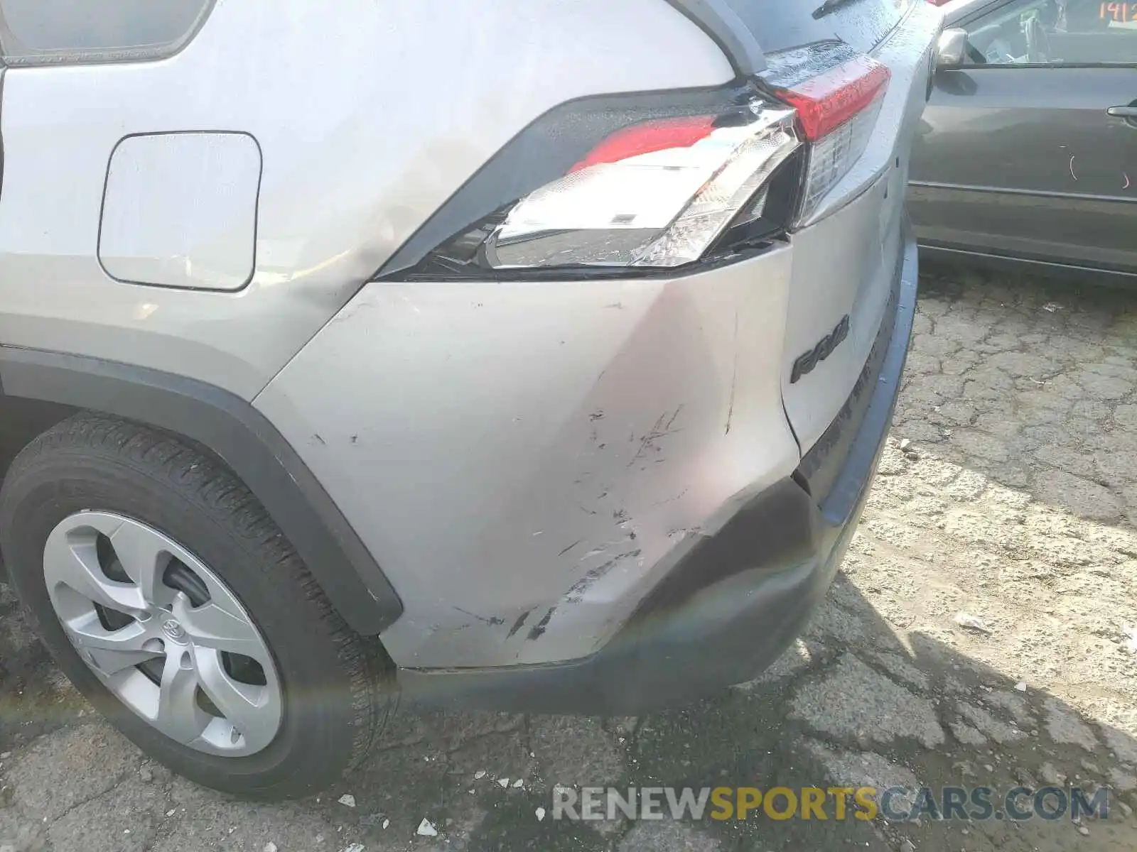 9 Photograph of a damaged car 2T3G1RFV2KC050272 TOYOTA RAV4 2019