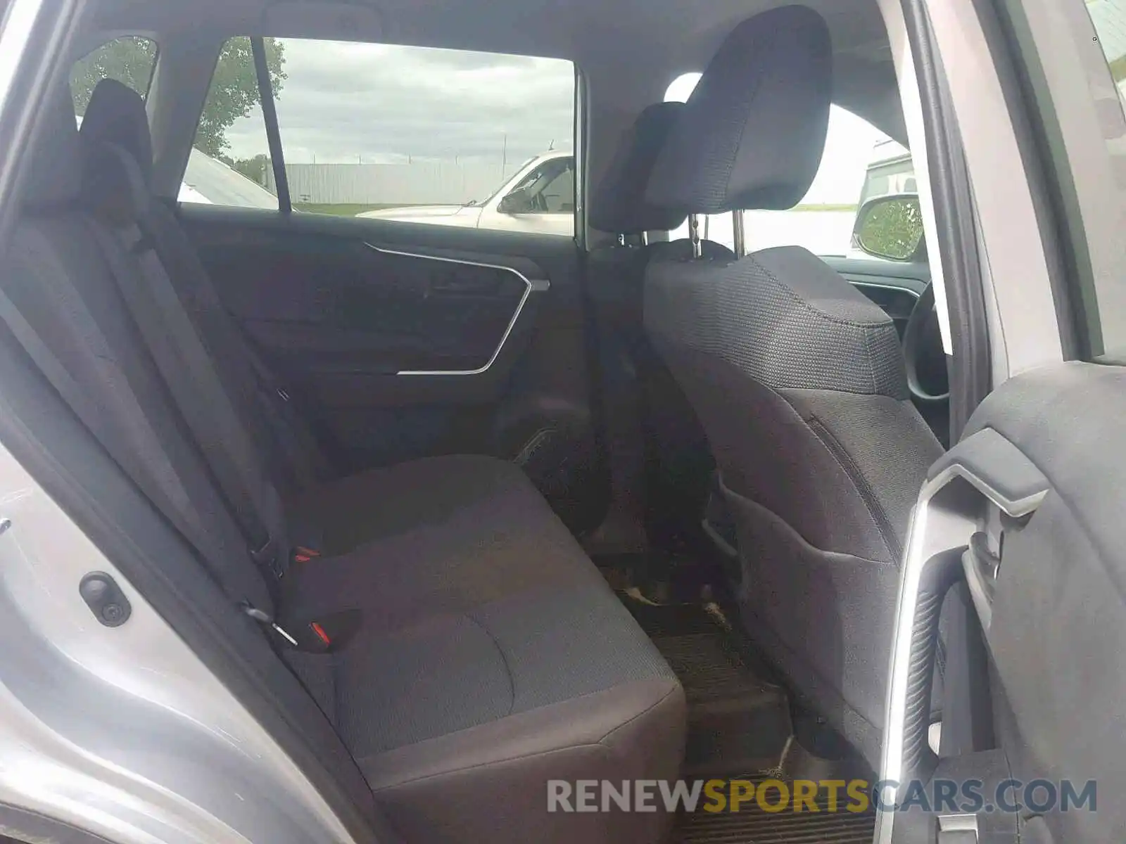 6 Photograph of a damaged car 2T3G1RFV2KW009848 TOYOTA RAV4 2019