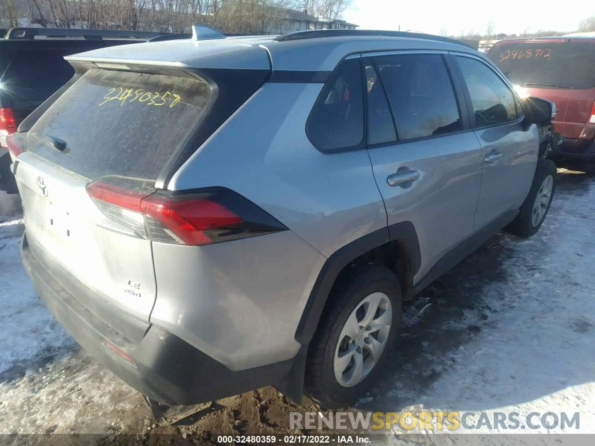 4 Photograph of a damaged car 2T3G1RFV2KW013060 TOYOTA RAV4 2019