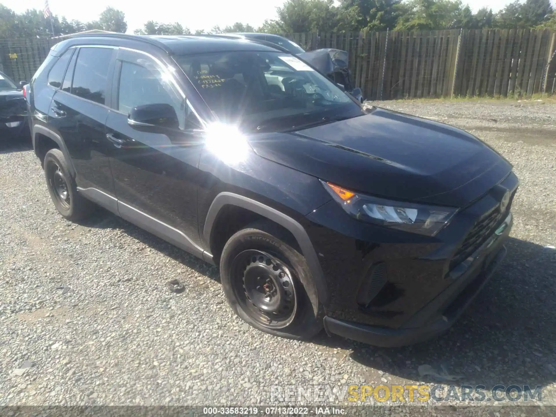 1 Photograph of a damaged car 2T3G1RFV2KW024298 TOYOTA RAV4 2019