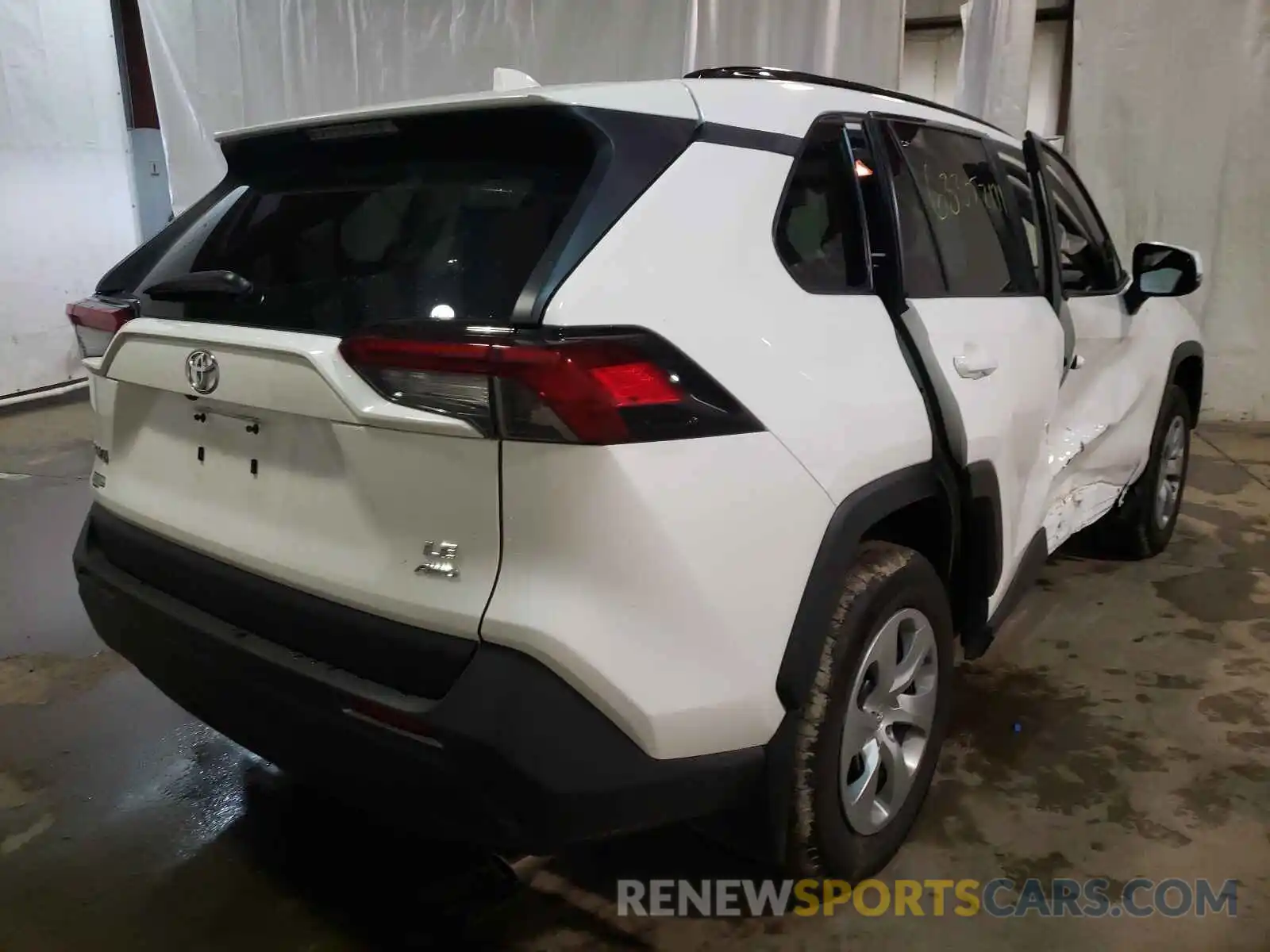 4 Photograph of a damaged car 2T3G1RFV3KC015207 TOYOTA RAV4 2019