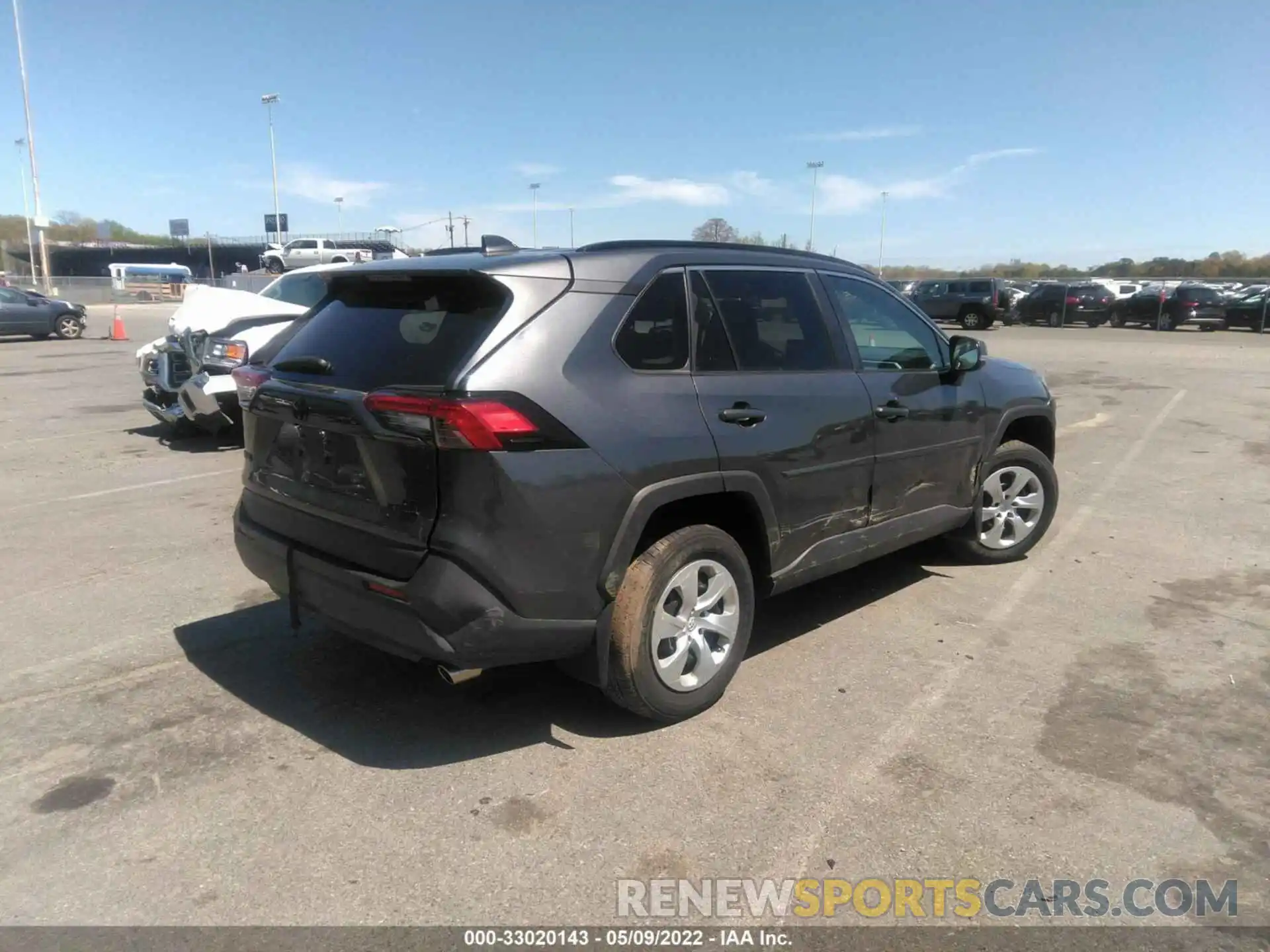 4 Photograph of a damaged car 2T3G1RFV3KC039586 TOYOTA RAV4 2019