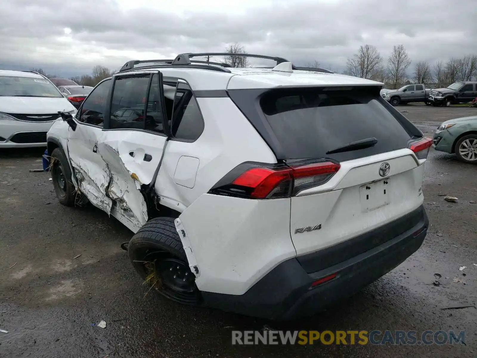 3 Photograph of a damaged car 2T3G1RFV3KC049258 TOYOTA RAV4 2019