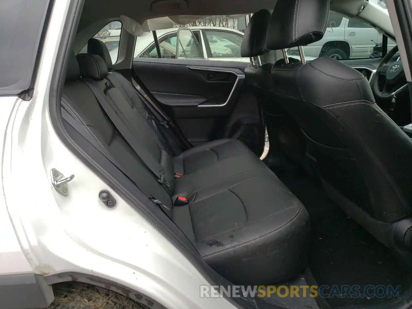 6 Фотография поврежденного автомобиля 2T3G1RFV3KC049258 TOYOTA RAV4 2019