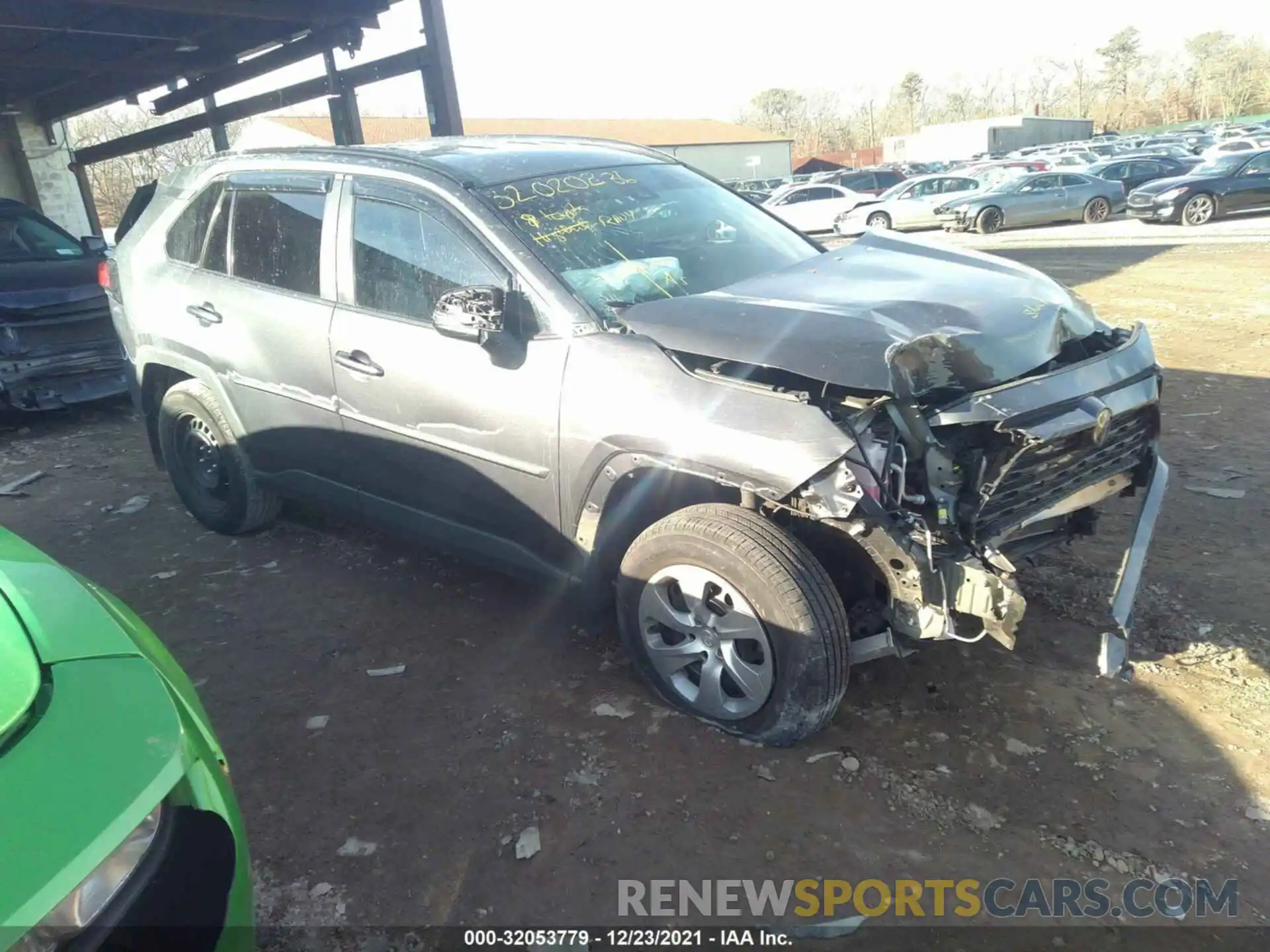 1 Photograph of a damaged car 2T3G1RFV3KW008286 TOYOTA RAV4 2019