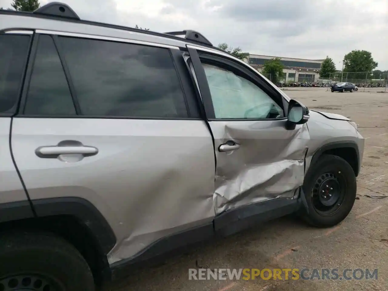 9 Photograph of a damaged car 2T3G1RFV3KW031759 TOYOTA RAV4 2019