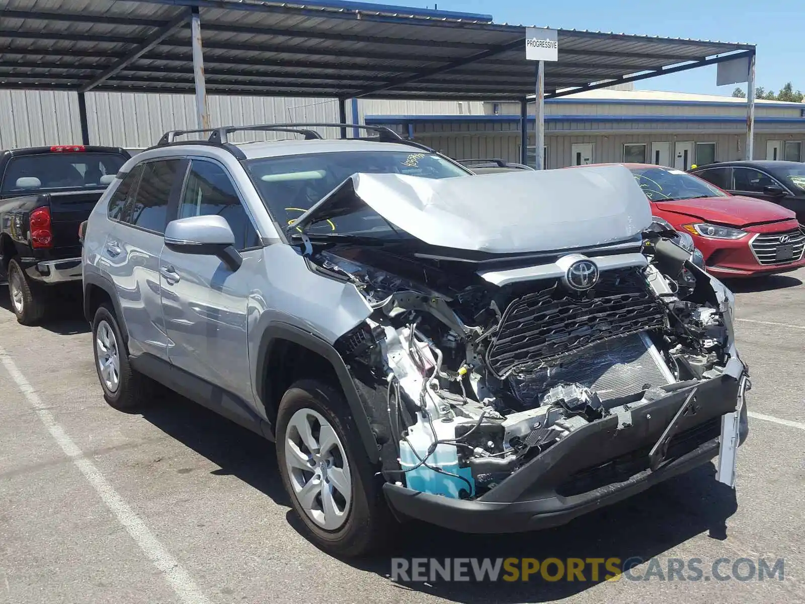 1 Photograph of a damaged car 2T3G1RFV3KW053731 TOYOTA RAV4 2019