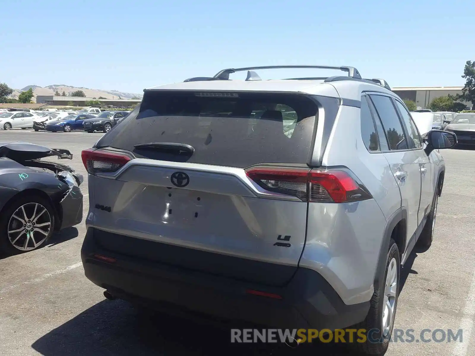 4 Photograph of a damaged car 2T3G1RFV3KW053731 TOYOTA RAV4 2019