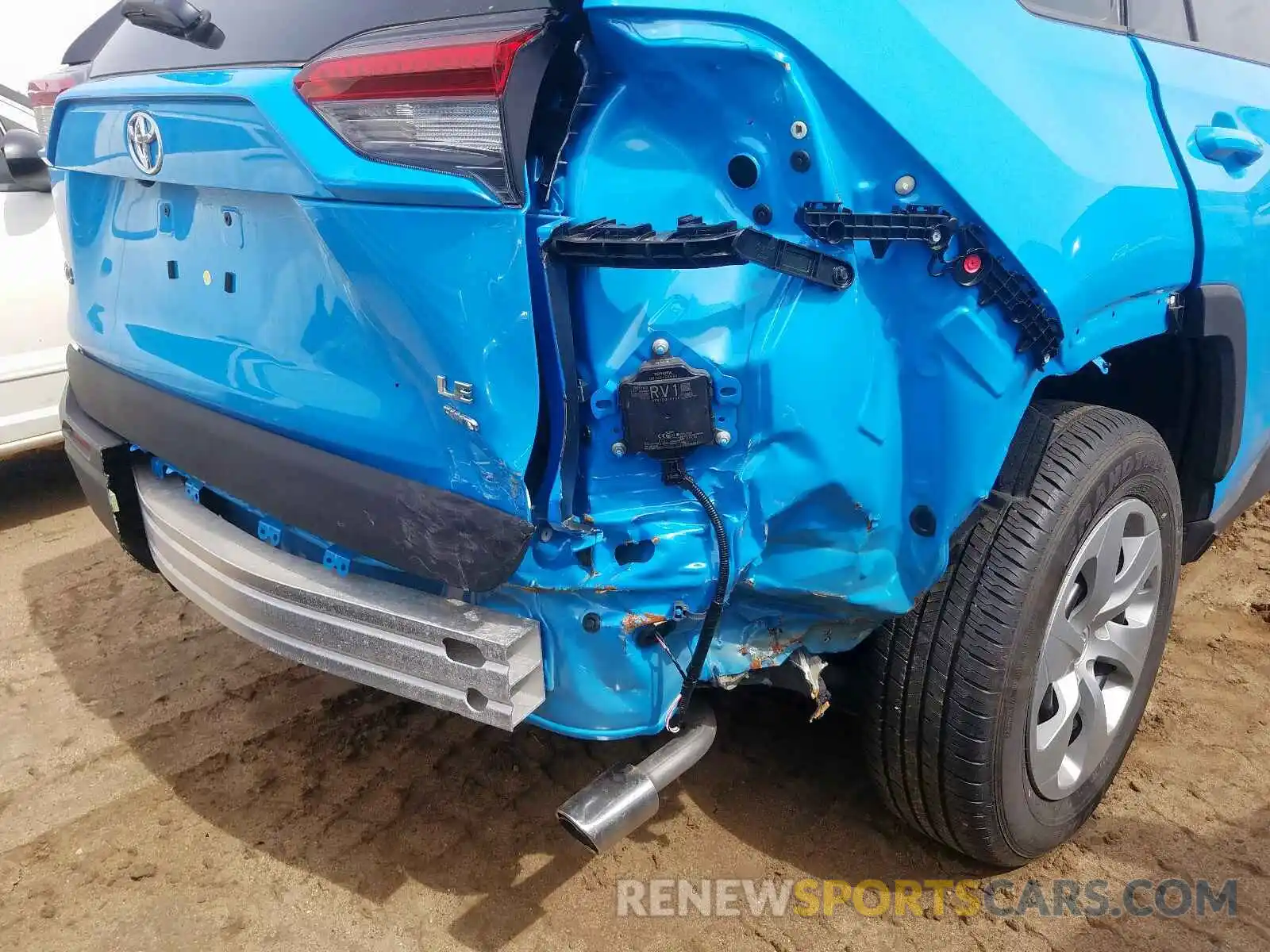 9 Photograph of a damaged car 2T3G1RFV3KW066155 TOYOTA RAV4 2019