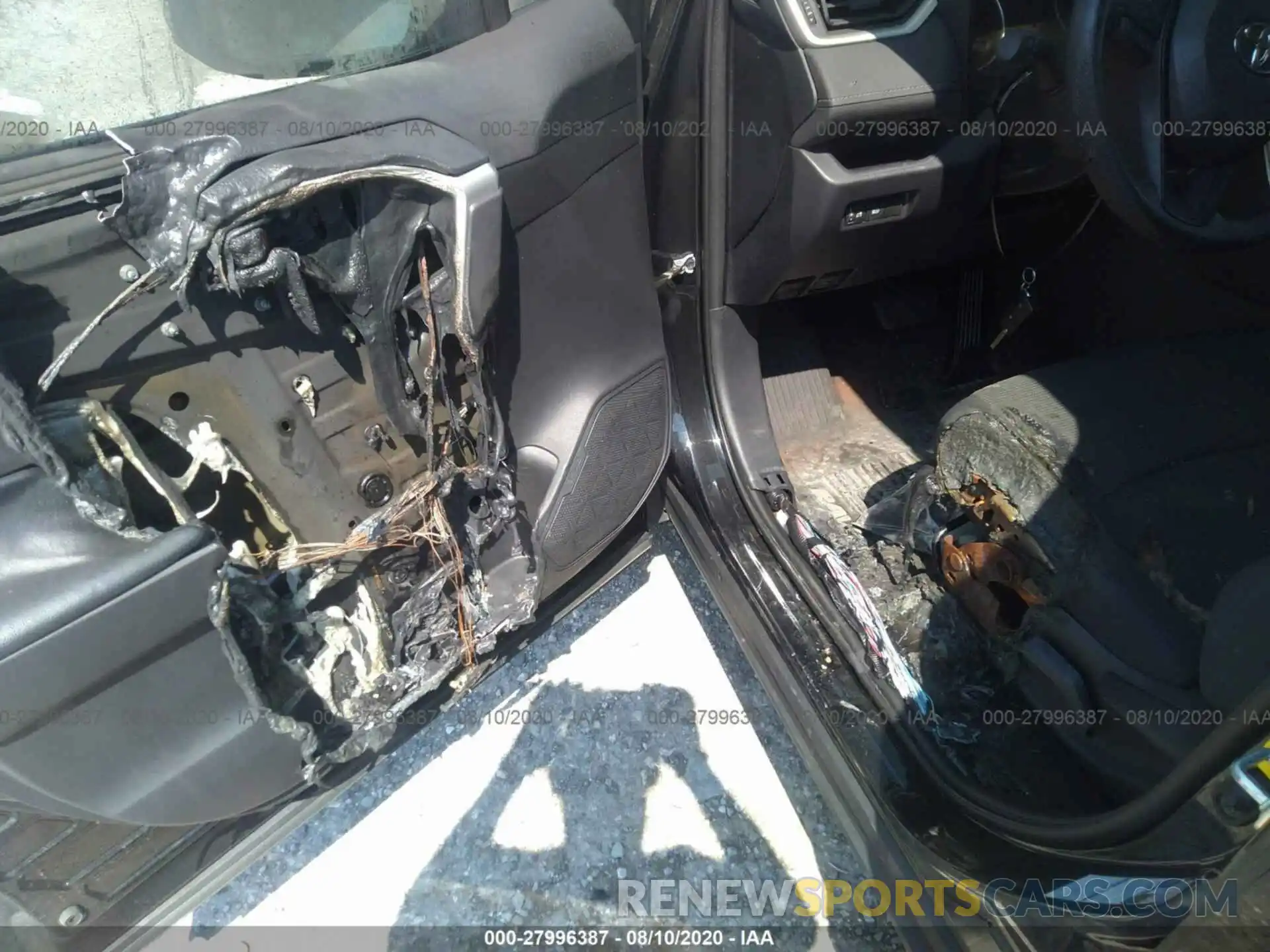 6 Photograph of a damaged car 2T3G1RFV4KC031481 TOYOTA RAV4 2019