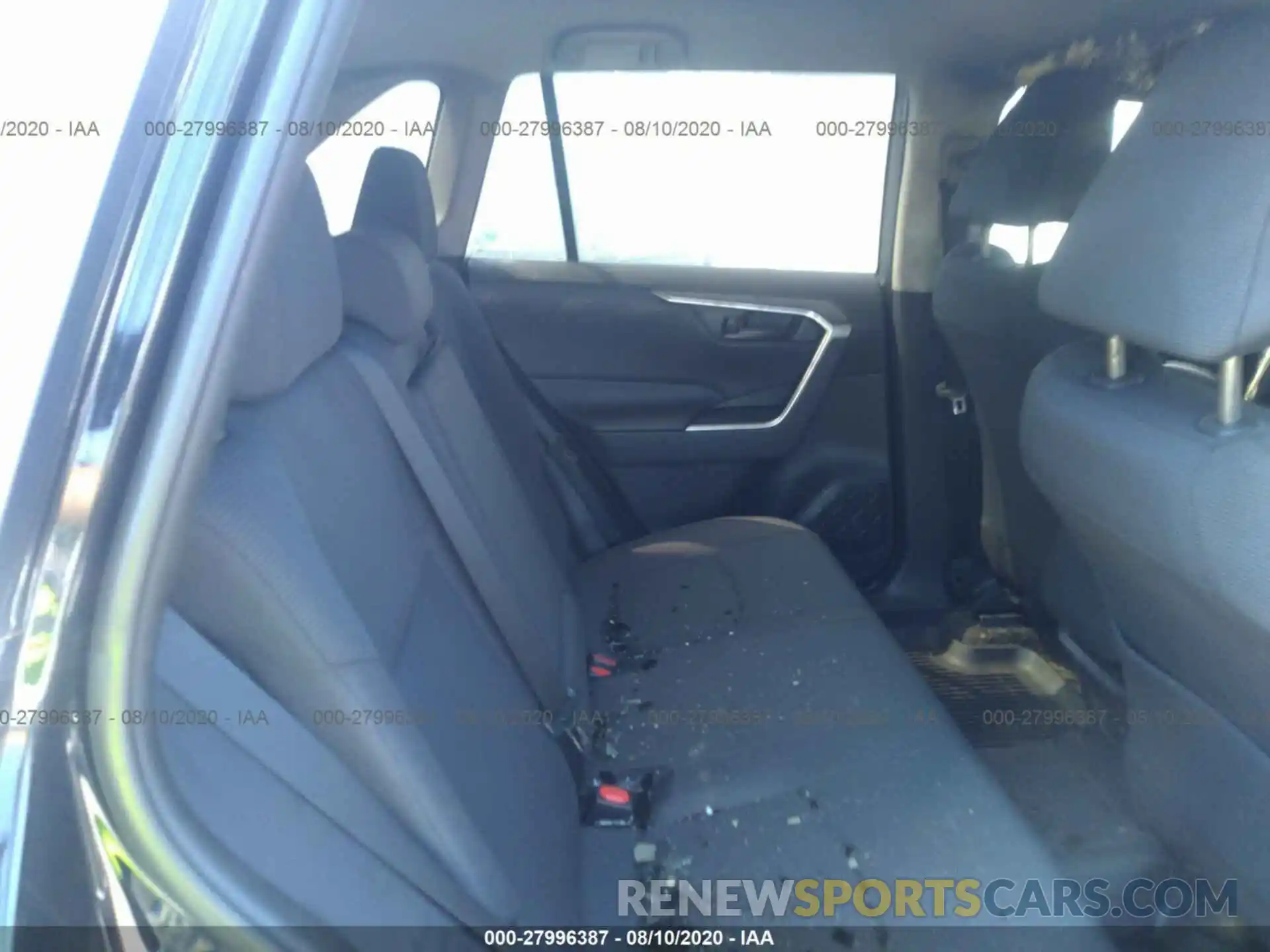 8 Photograph of a damaged car 2T3G1RFV4KC031481 TOYOTA RAV4 2019